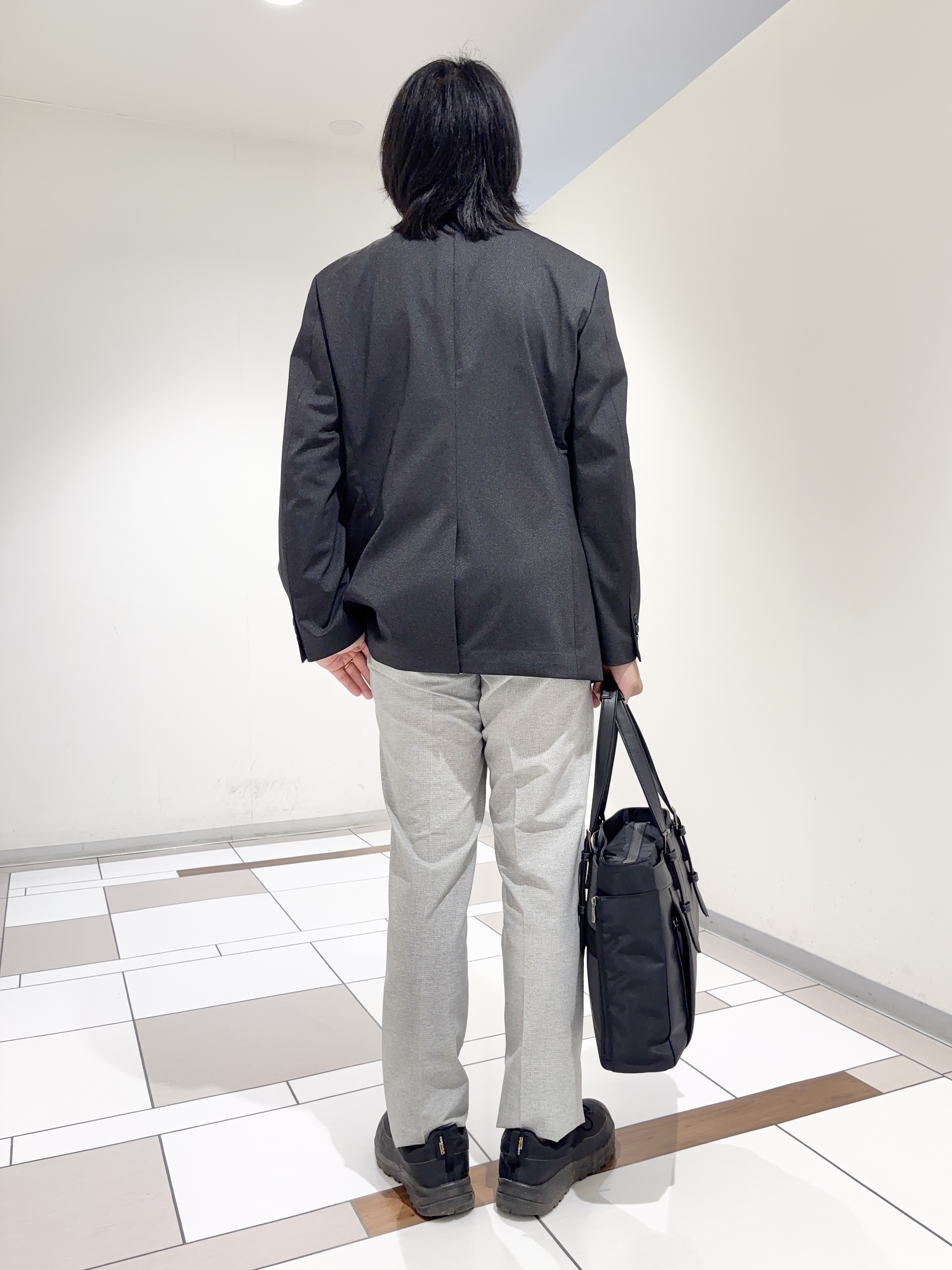 及川さんの「TAKEO KIKUCHI｜【360&deg;ストレッチ／軽量】None Of Stress ライト ジャケット（セットアップ対応）」を使ったコーディネート