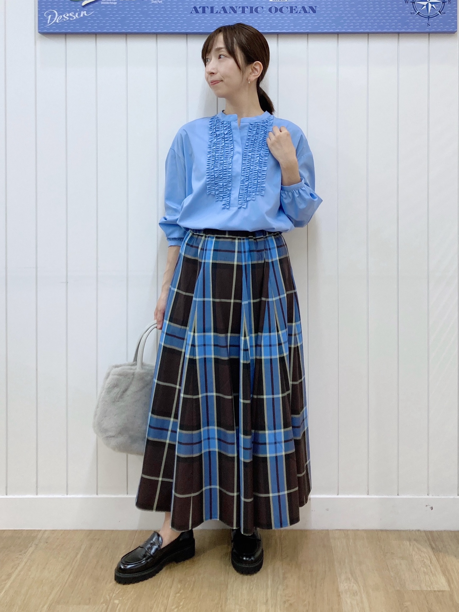 yoshiさんの「Dessin｜【洗える/7色展開/XS-L】フロントフリルブラウス」を使ったコーディネート