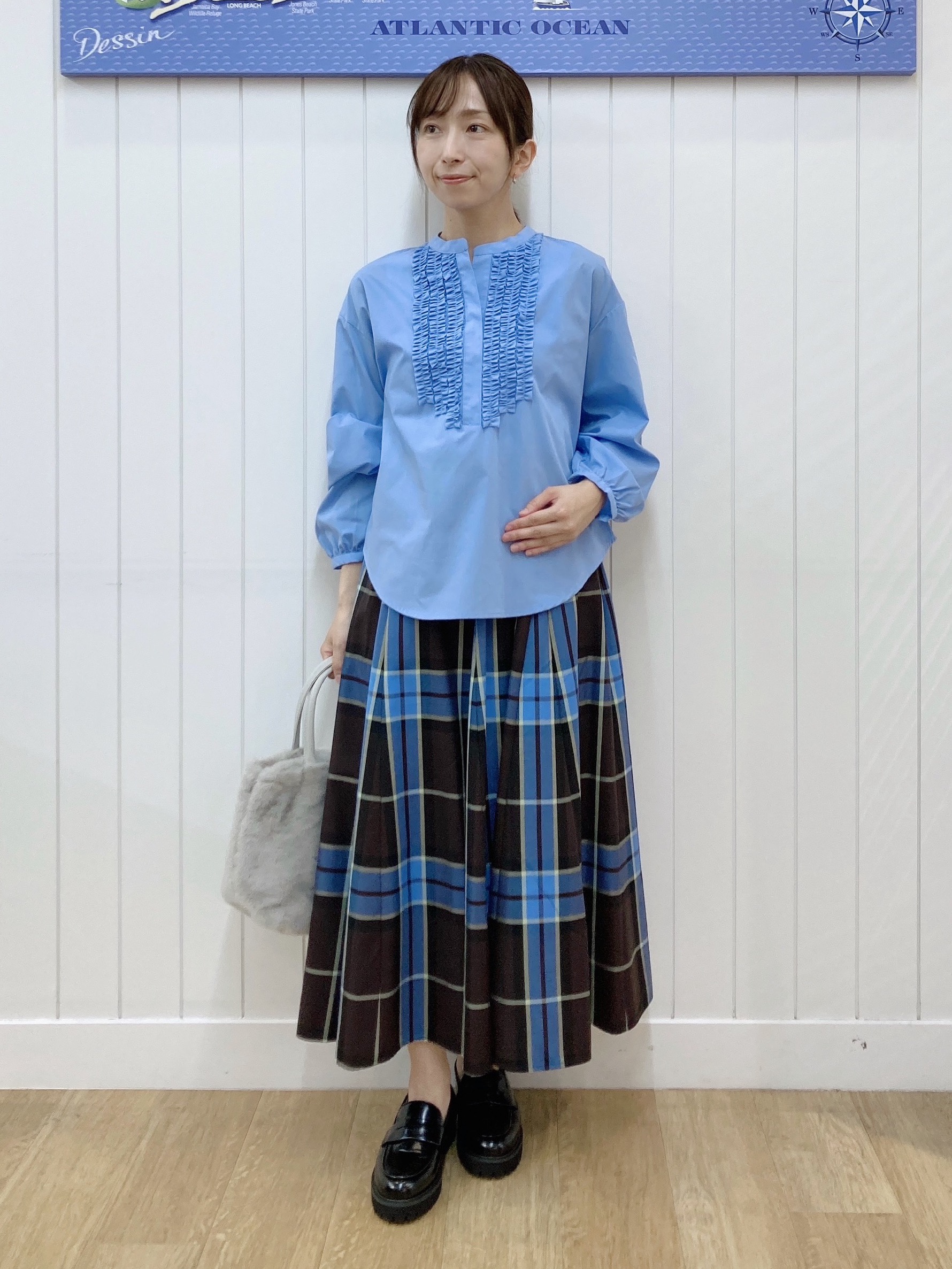 yoshiさんの「Dessin｜【洗える/7色展開/XS-L】フロントフリルブラウス」を使ったコーディネート