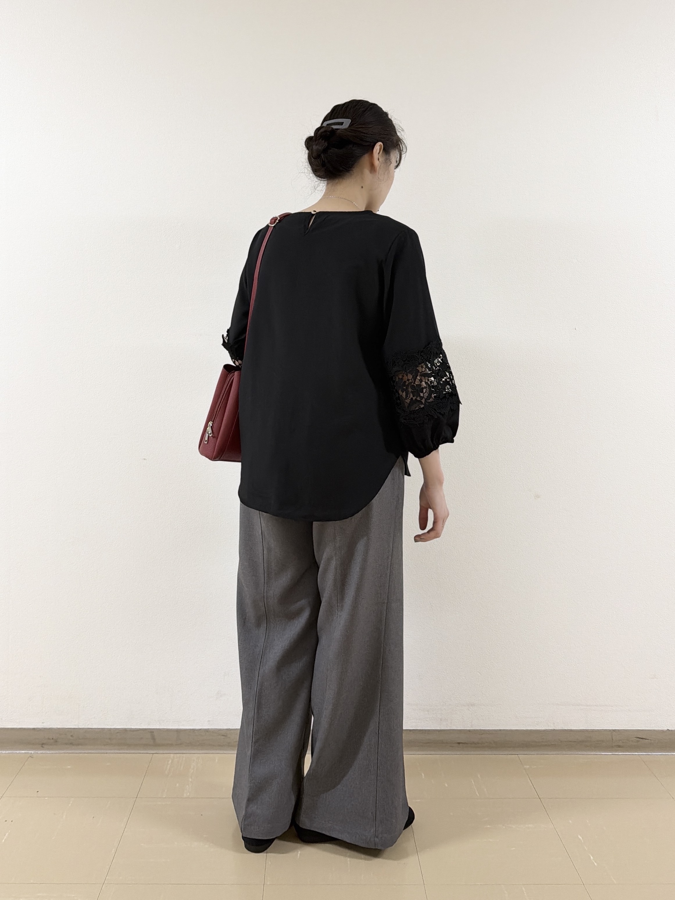 あんづさんの「SHOO･LA･RUE｜【洗濯機可/S-LL/洗濯後しわになりにくい】刺繍レースで高見え インせず決まる主役ブラウス」を使ったコーディネート