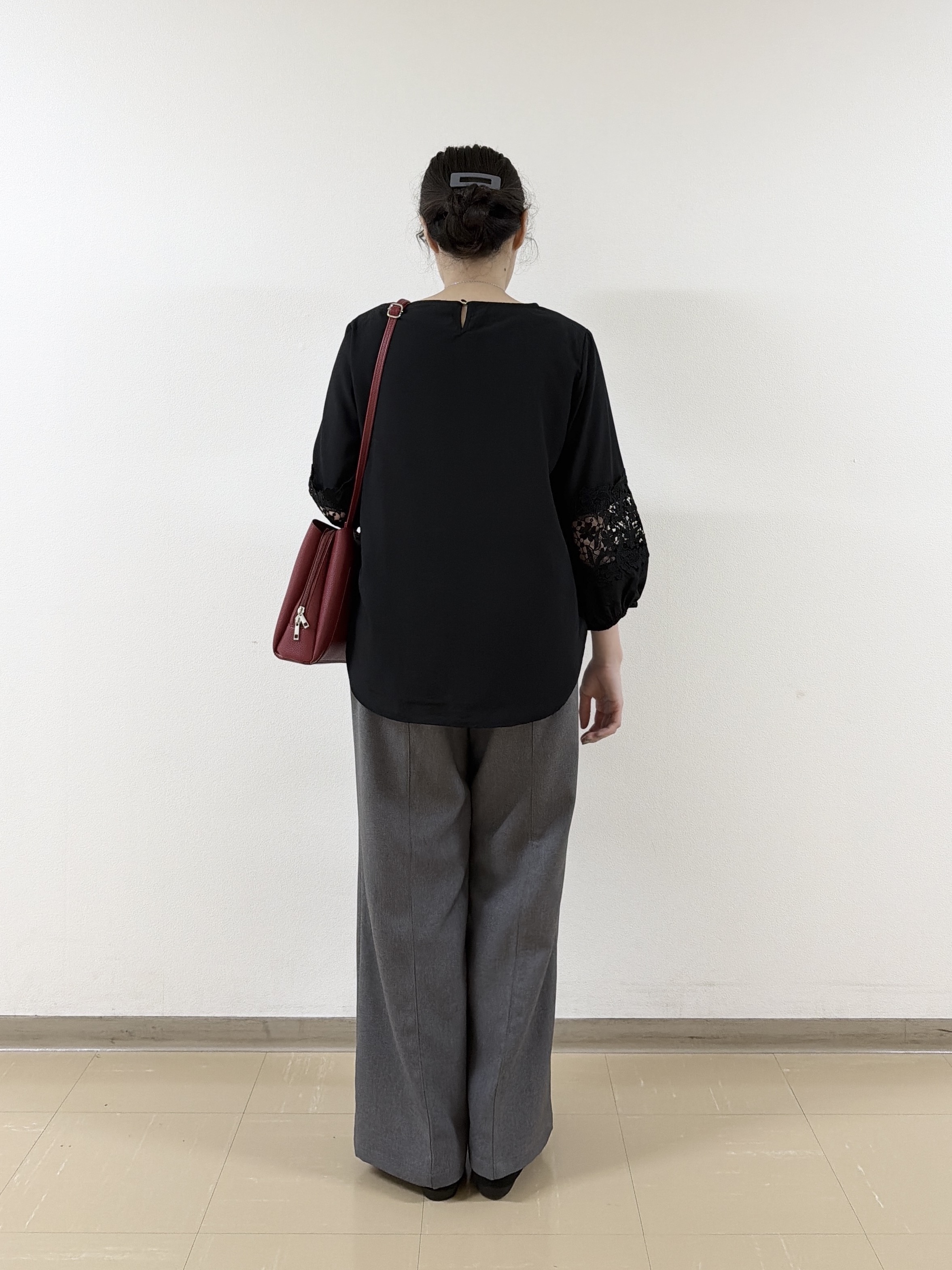 あんづさんの「SHOO･LA･RUE｜【洗濯機可/S-LL/洗濯後しわになりにくい】刺繍レースで高見え インせず決まる主役ブラウス」を使ったコーディネート