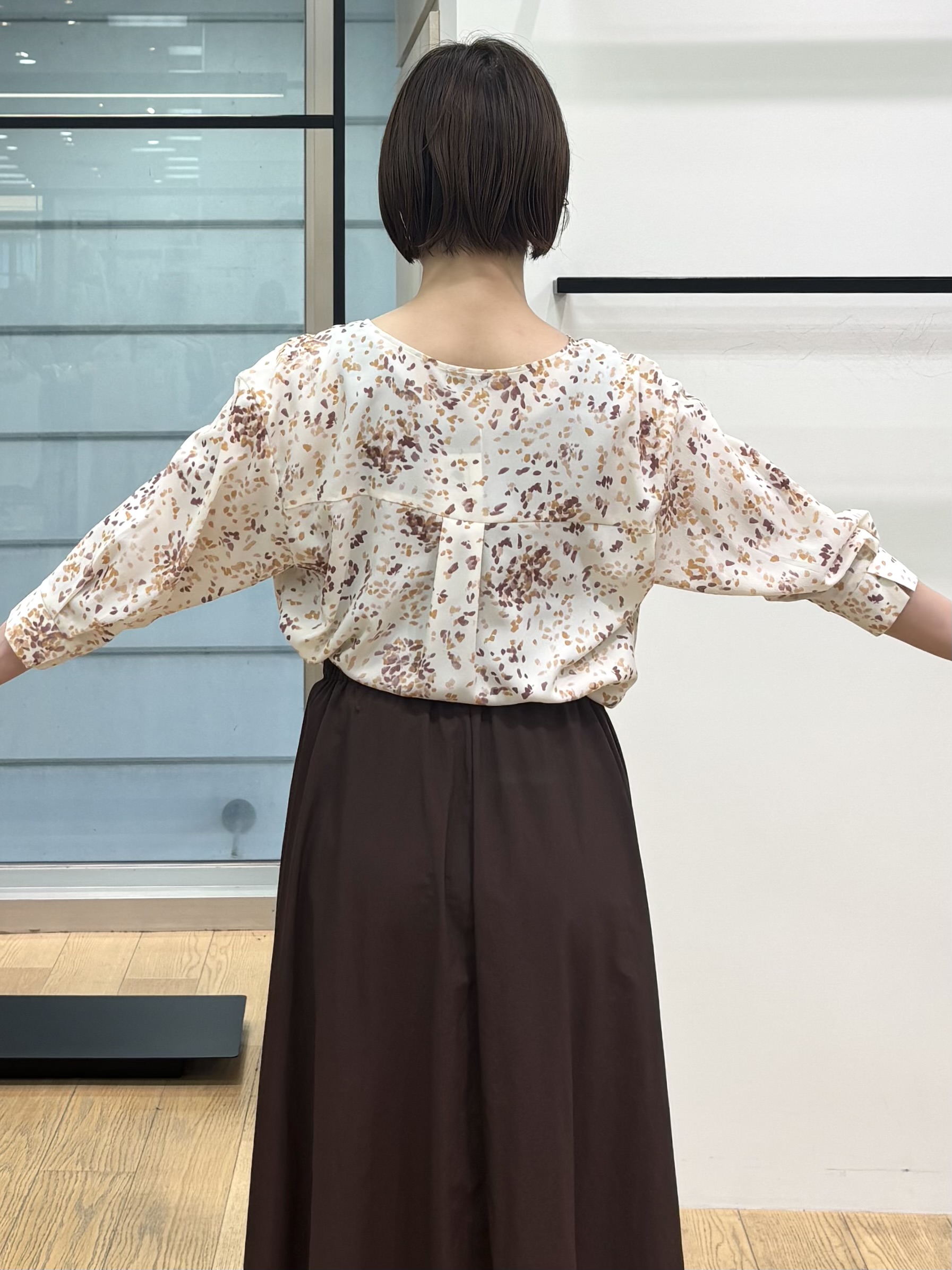 asamiさんの「INDIVI｜【6分袖】アートドット柄ブラウス」を使ったコーディネート