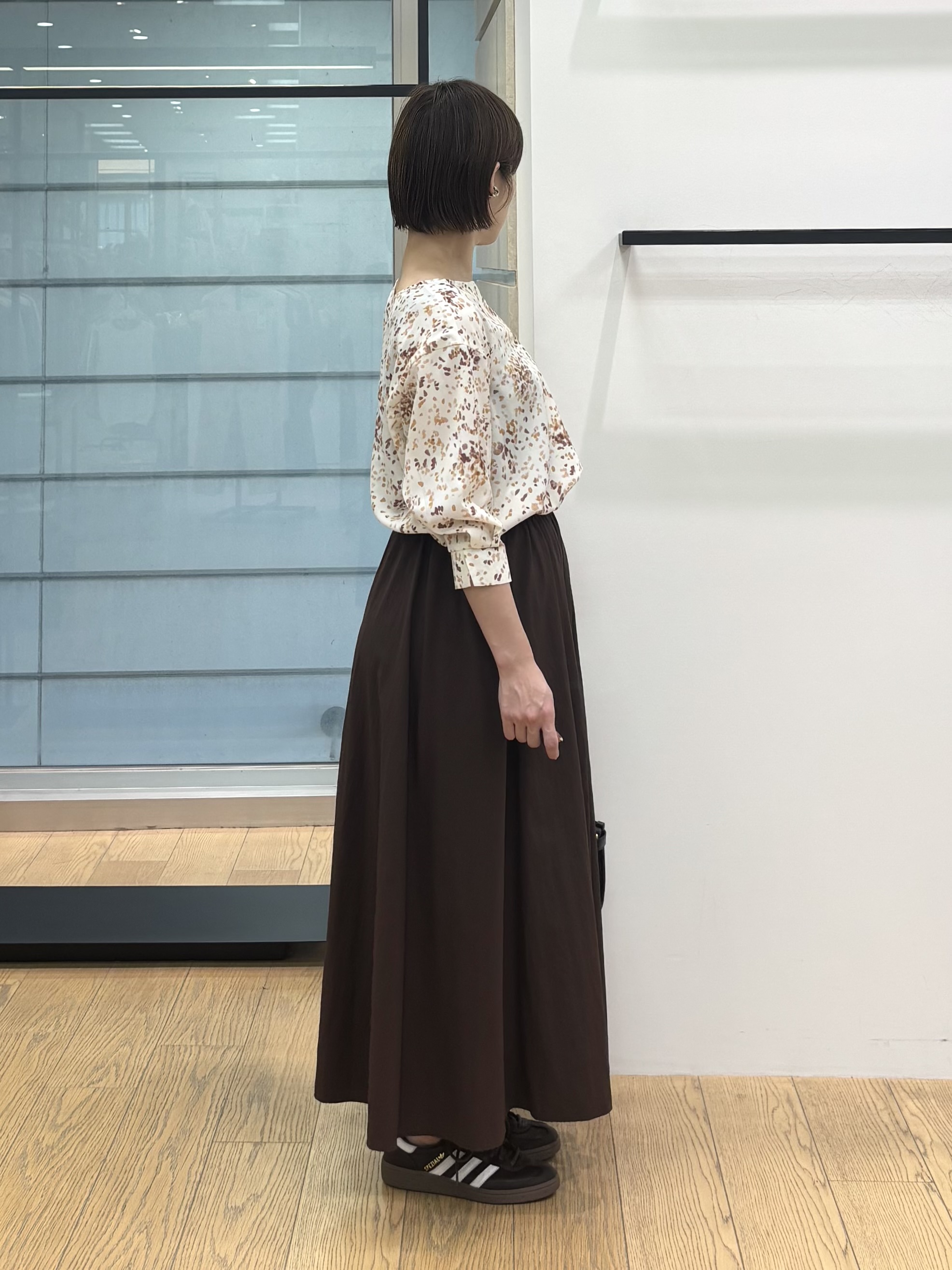 asamiさんの「INDIVI｜【6分袖】アートドット柄ブラウス」を使ったコーディネート
