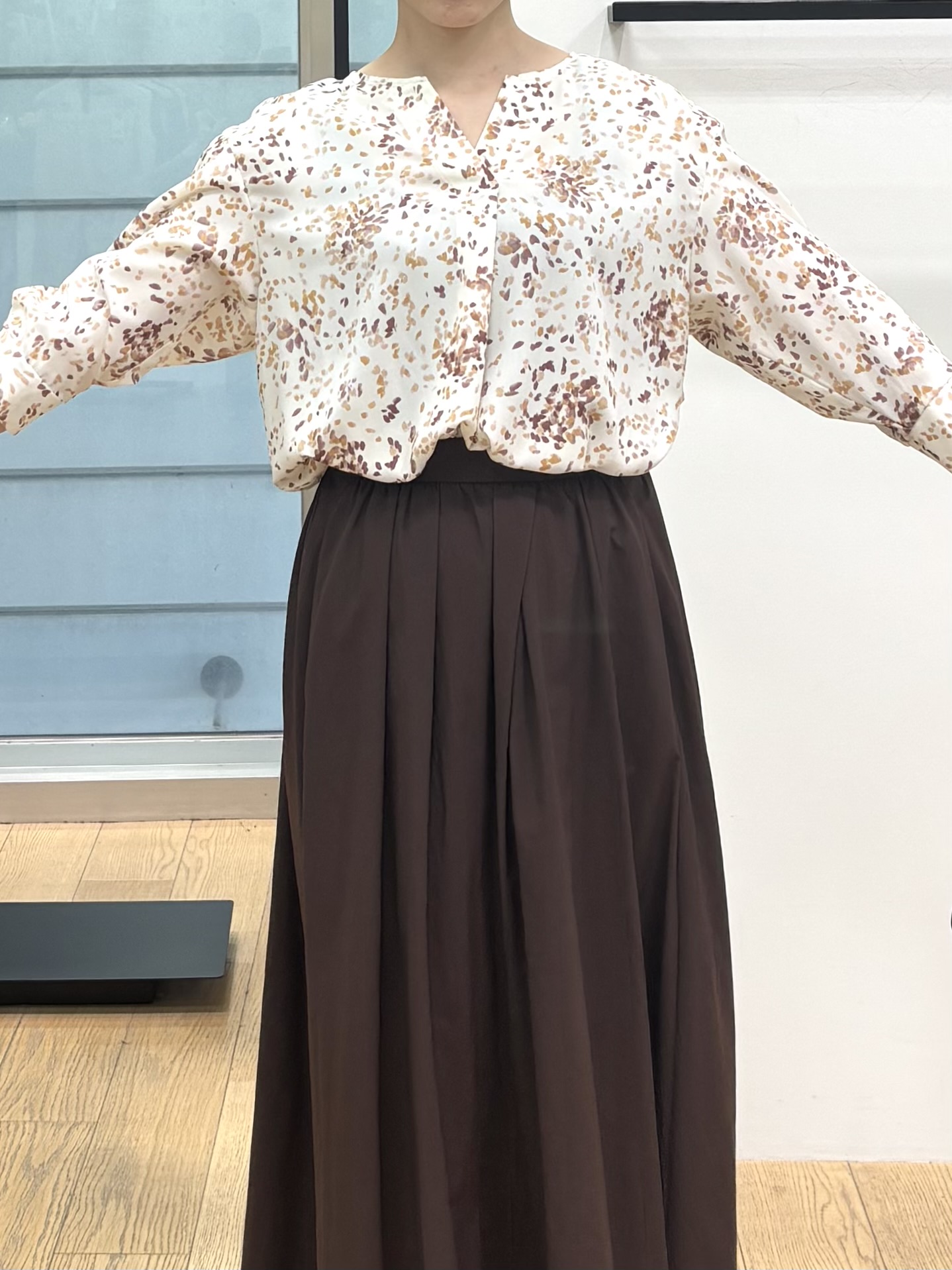 asamiさんの「INDIVI｜【6分袖】アートドット柄ブラウス」を使ったコーディネート