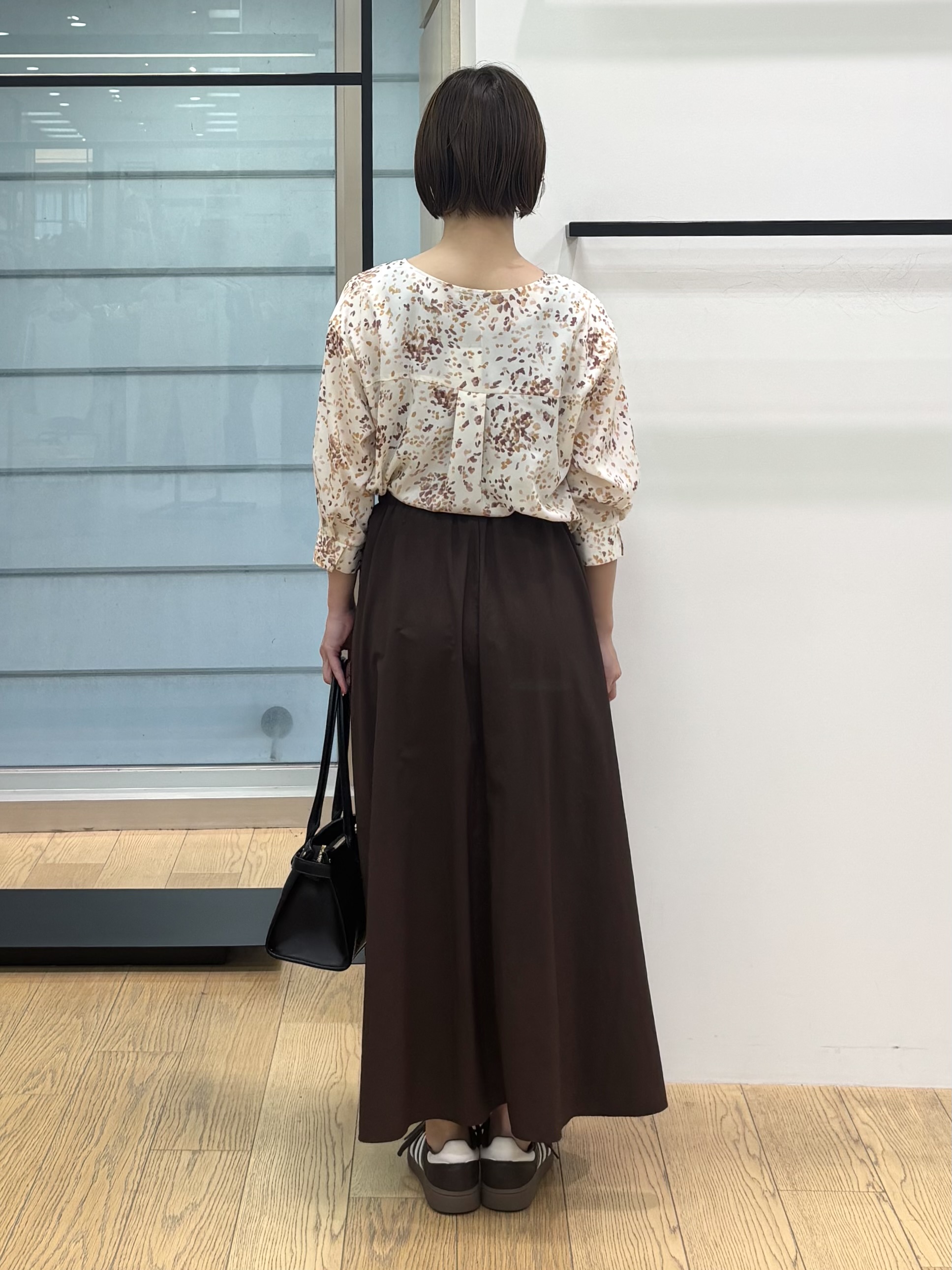 asamiさんの「INDIVI｜【6分袖】アートドット柄ブラウス」を使ったコーディネート
