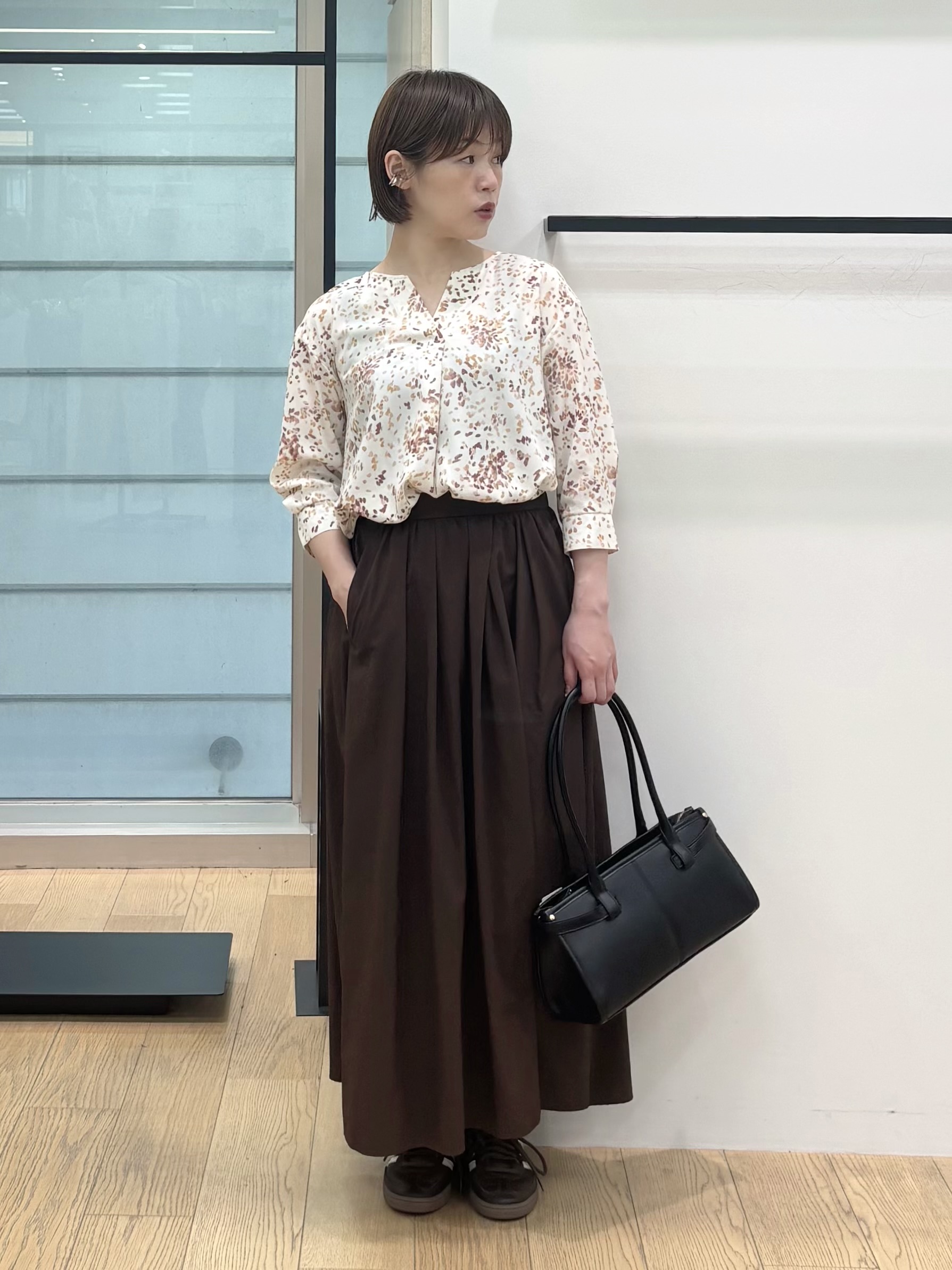 asamiさんの「INDIVI｜【6分袖】アートドット柄ブラウス」を使ったコーディネート