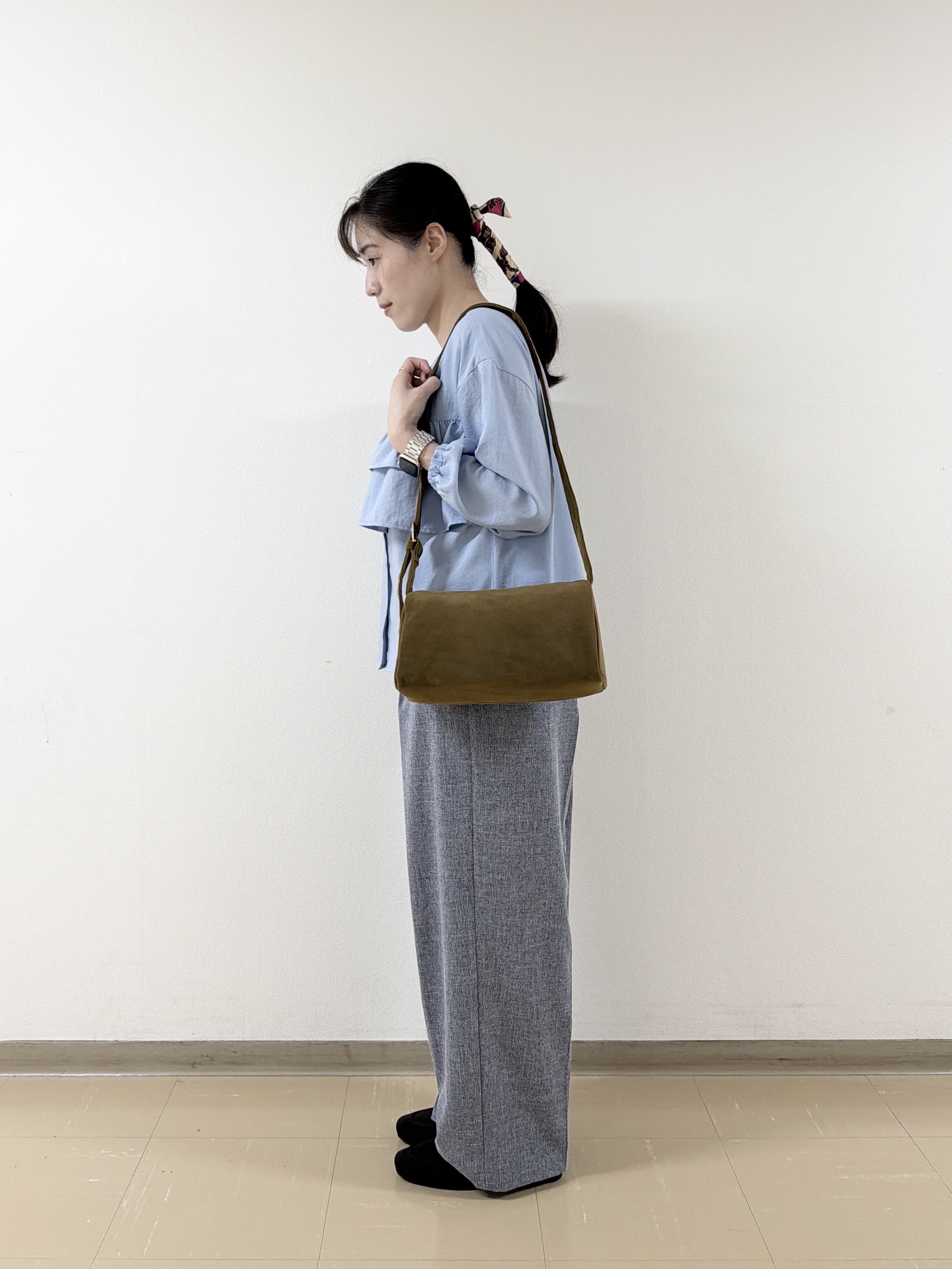 あんづさんの「SHOO･LA･RUE｜【S-LL/洗濯機可】1枚で華やか ティアードフリルブラウス」を使ったコーディネート