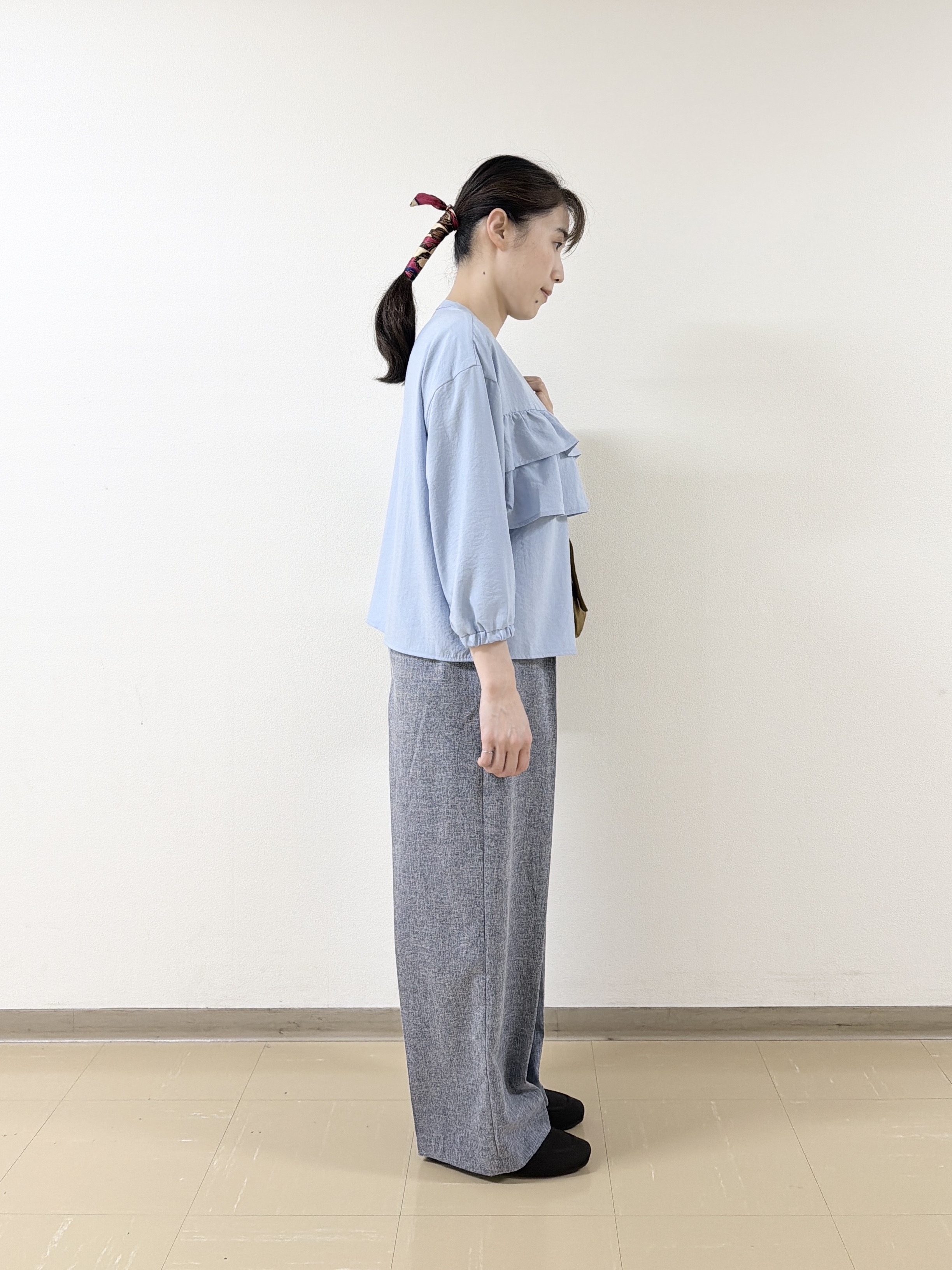 あんづさんの「SHOO･LA･RUE｜【S-LL/洗濯機可】1枚で華やか ティアードフリルブラウス」を使ったコーディネート