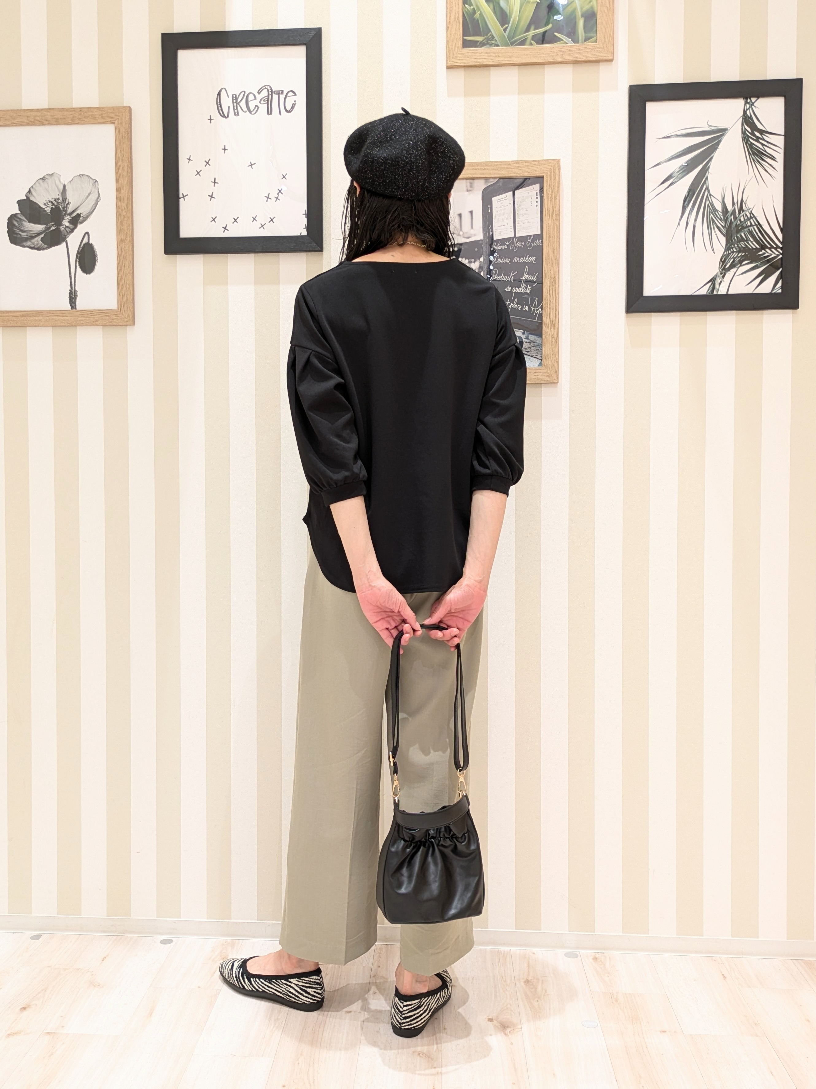 Mikiさんの「SHOO･LA･RUE｜【着丈選べる/2点セット/S-LL/洗濯機可】ネックレス付き 着心地さらり7分袖ブラウス」を使ったコーディネート