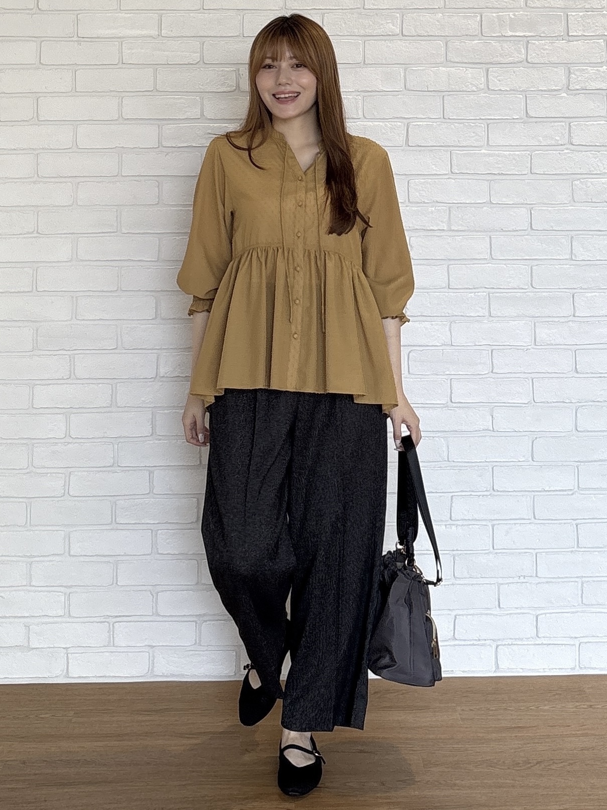 sayaさんの「grove｜シアードビーペプラムブラウス」を使ったコーディネート