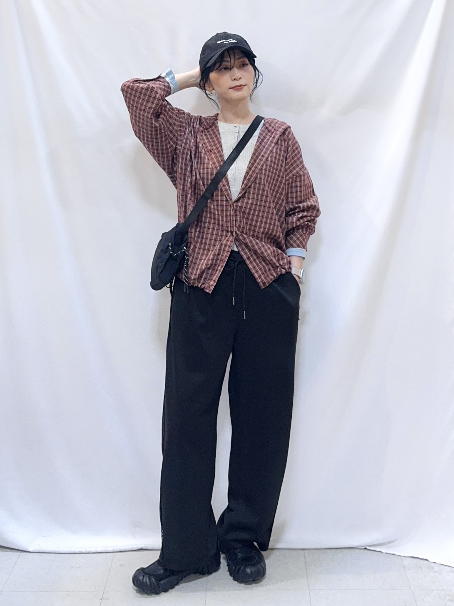 𝐇𝐢𝐫𝐨𝐦𝐢さんの「SHOO･LA･RUE｜【S-LL/洗濯機可】大人カジュアルに。裾ドロスト フードチェックシャツ」を使ったコーディネート