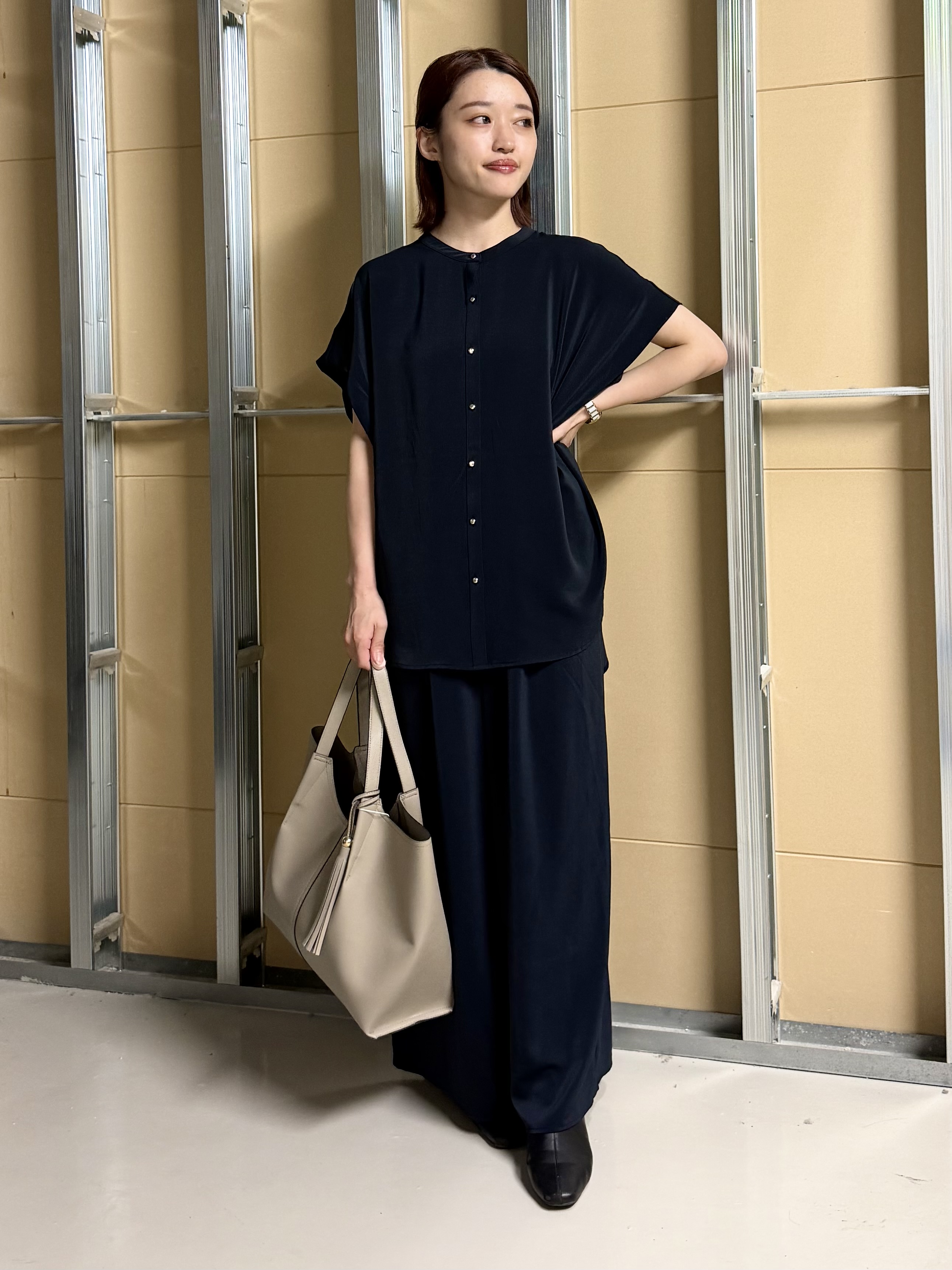 sahoさんの「THE SHOP TK｜【ひんやり/遮熱/セットアップ可】やみつきになる とろみバンドカラーブラウス」を使ったコーディネート