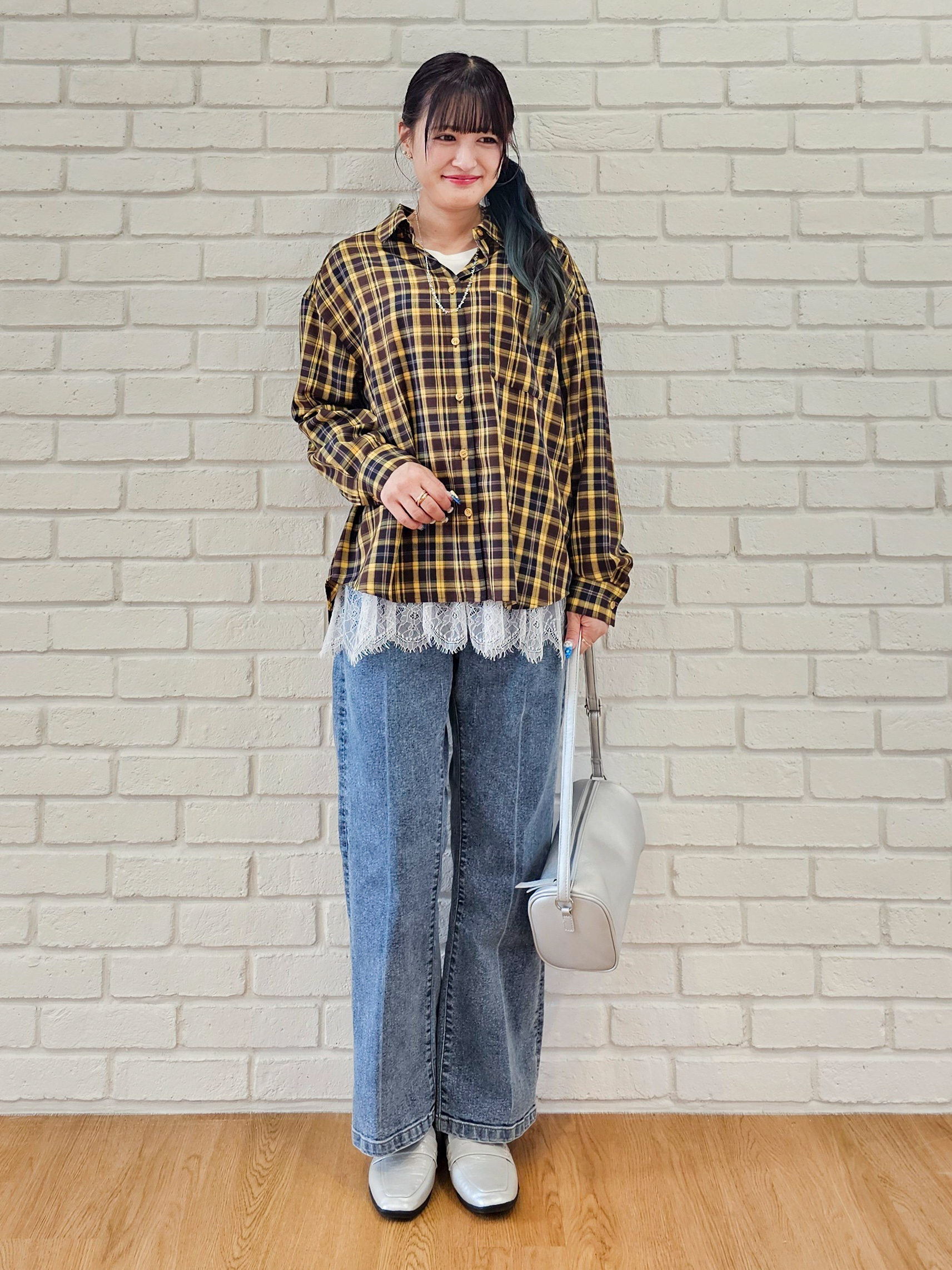 ゆゆさんの「SHOO･LA･RUE｜【洗濯後しわになりにくい/S-LL】選べる6パターン 羽織としても活躍する ベーシックシャツ」を使ったコーディネート