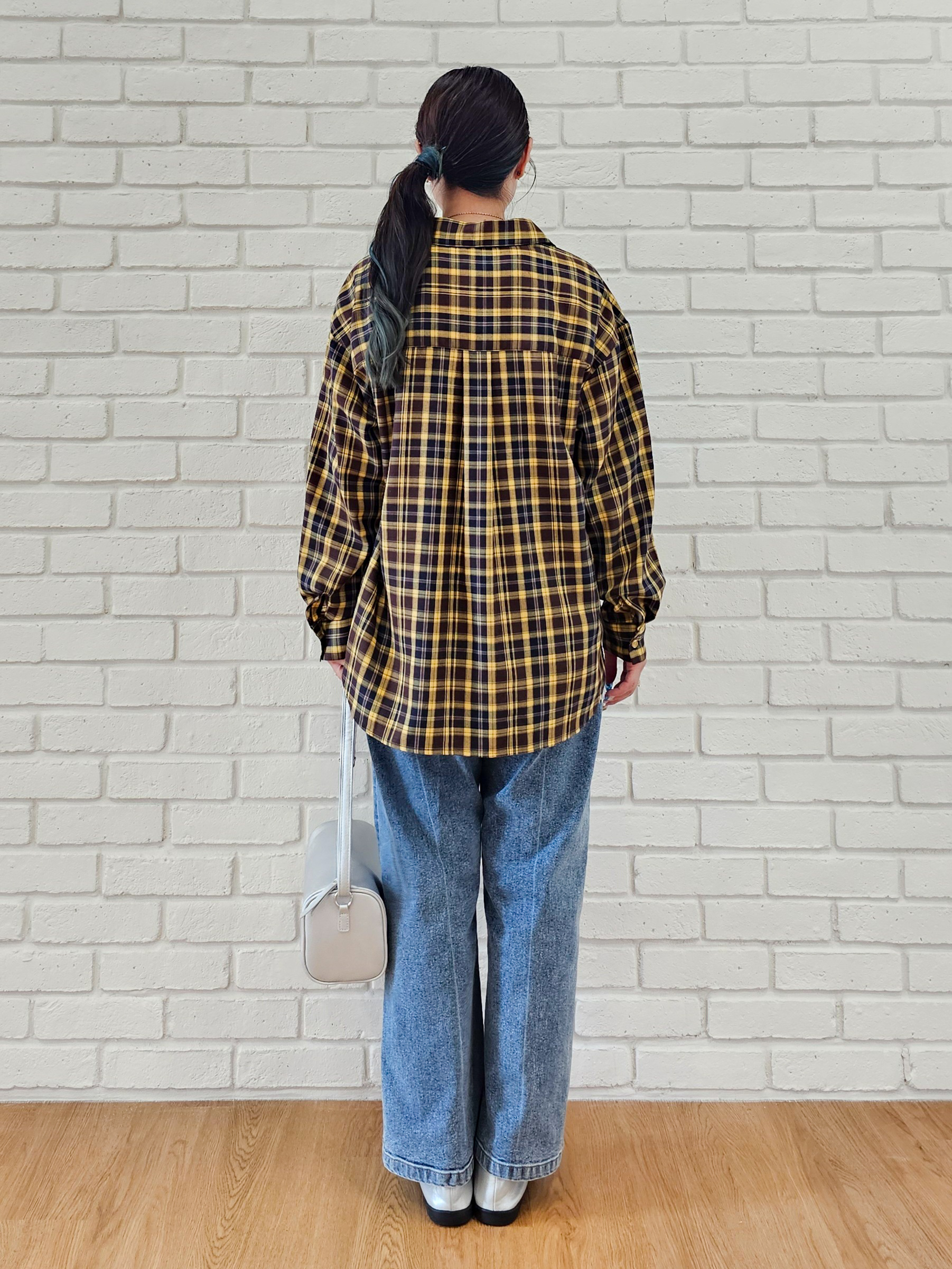 ゆゆさんの「SHOO･LA･RUE｜【洗濯後しわになりにくい/S-LL】選べる6パターン 羽織としても活躍する ベーシックシャツ」を使ったコーディネート