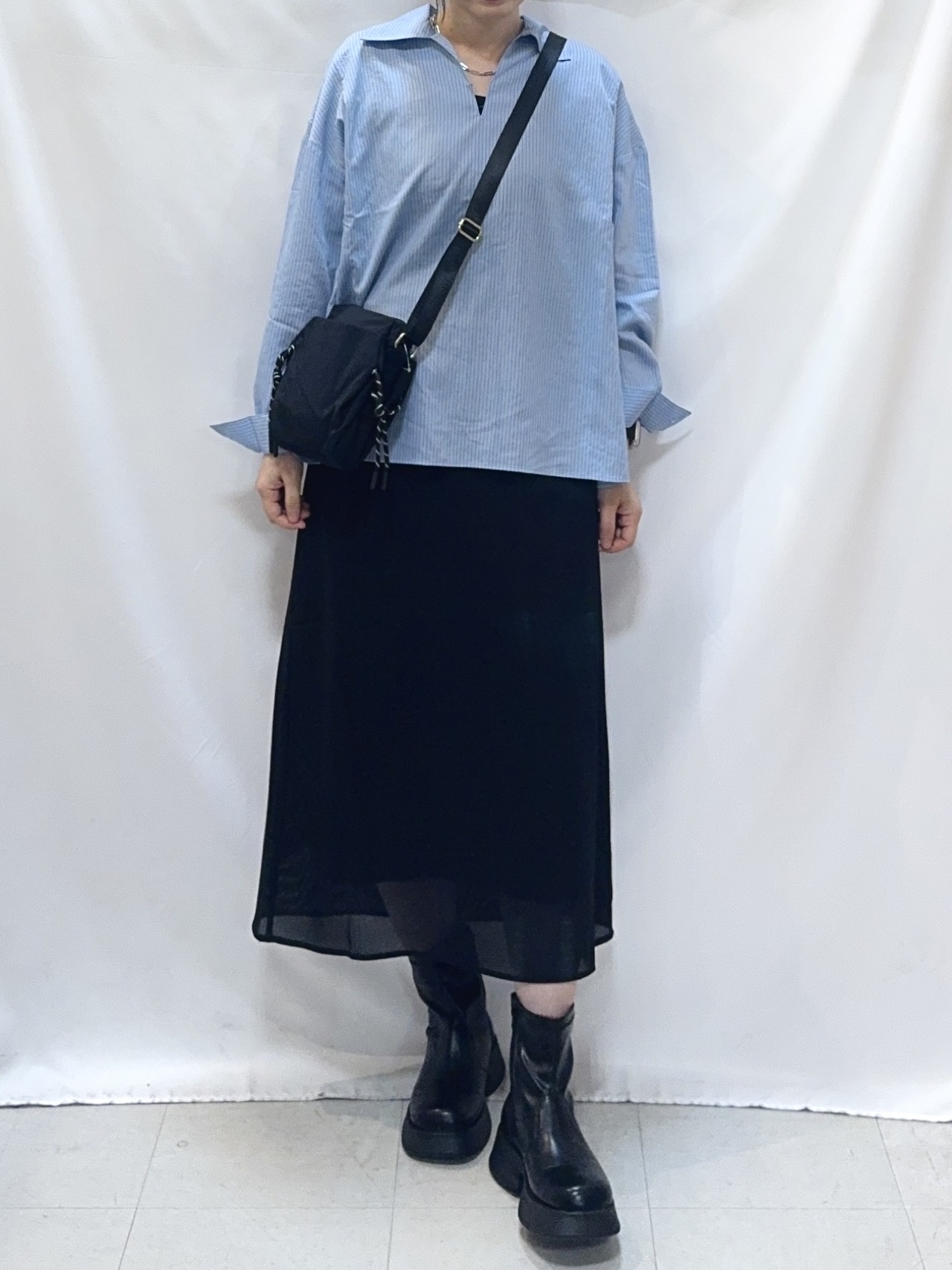 𝐇𝐢𝐫𝐨𝐦𝐢さんの「SHOO･LA･RUE｜【洗濯機可】インせず決まるAライン ストライプスキッパーシャツ」を使ったコーディネート