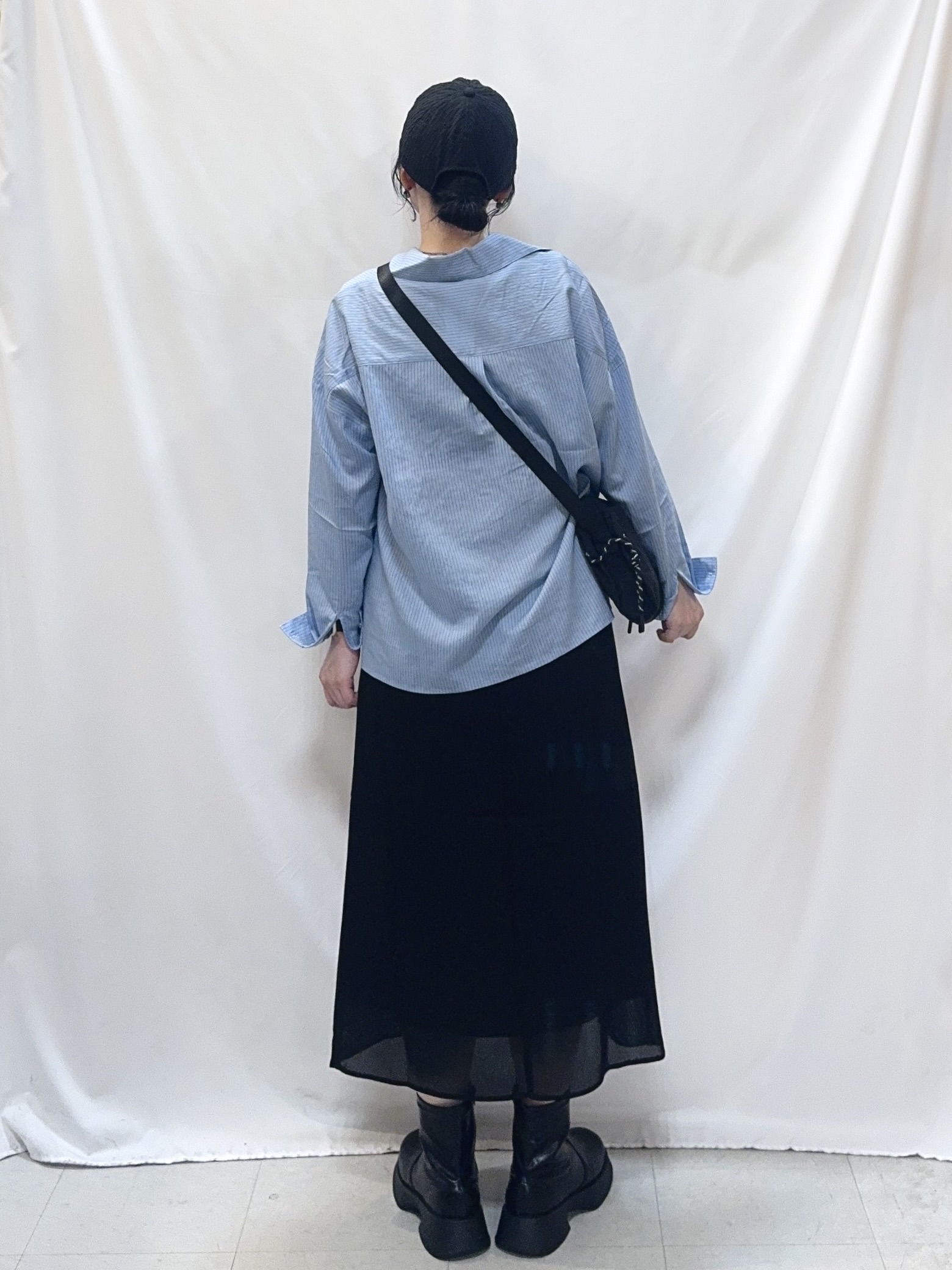 𝐇𝐢𝐫𝐨𝐦𝐢さんの「SHOO･LA･RUE｜【洗濯機可】インせず決まるAライン ストライプスキッパーシャツ」を使ったコーディネート