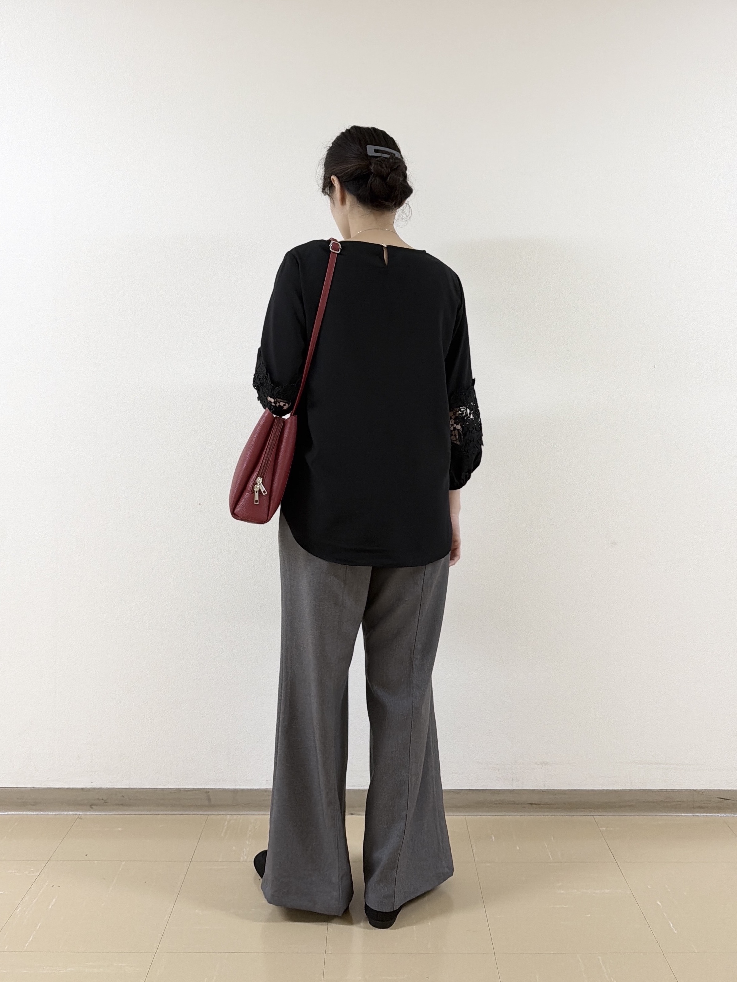 あんづさんの「SHOO･LA･RUE｜【洗濯機可/S-LL/洗濯後しわになりにくい】刺繍レースで高見え インせず決まる主役ブラウス」を使ったコーディネート