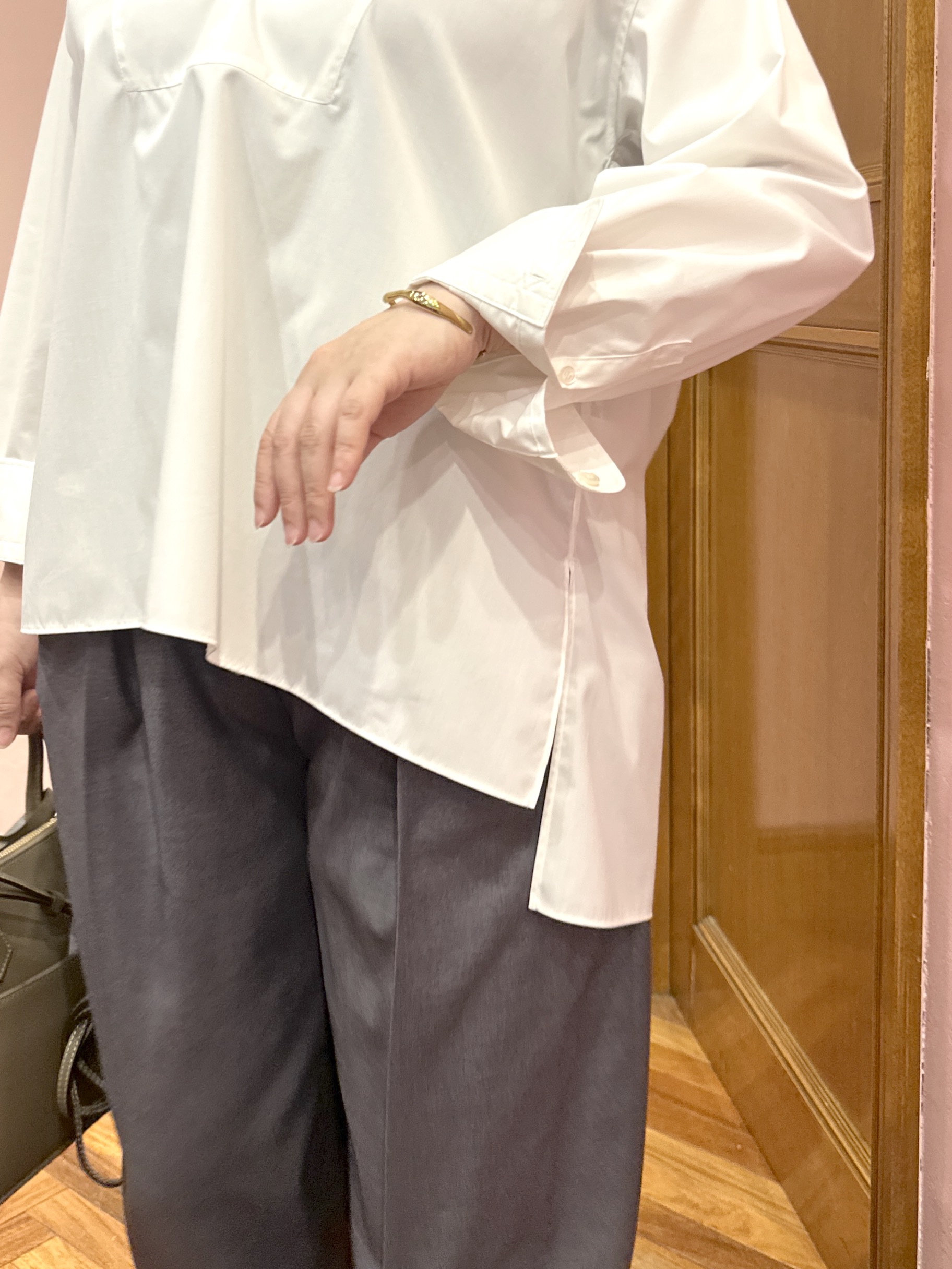komatsuさんの「DRESSTERIOR｜【接触冷感/UVカット/着回し】スキッパーブラウス」を使ったコーディネート