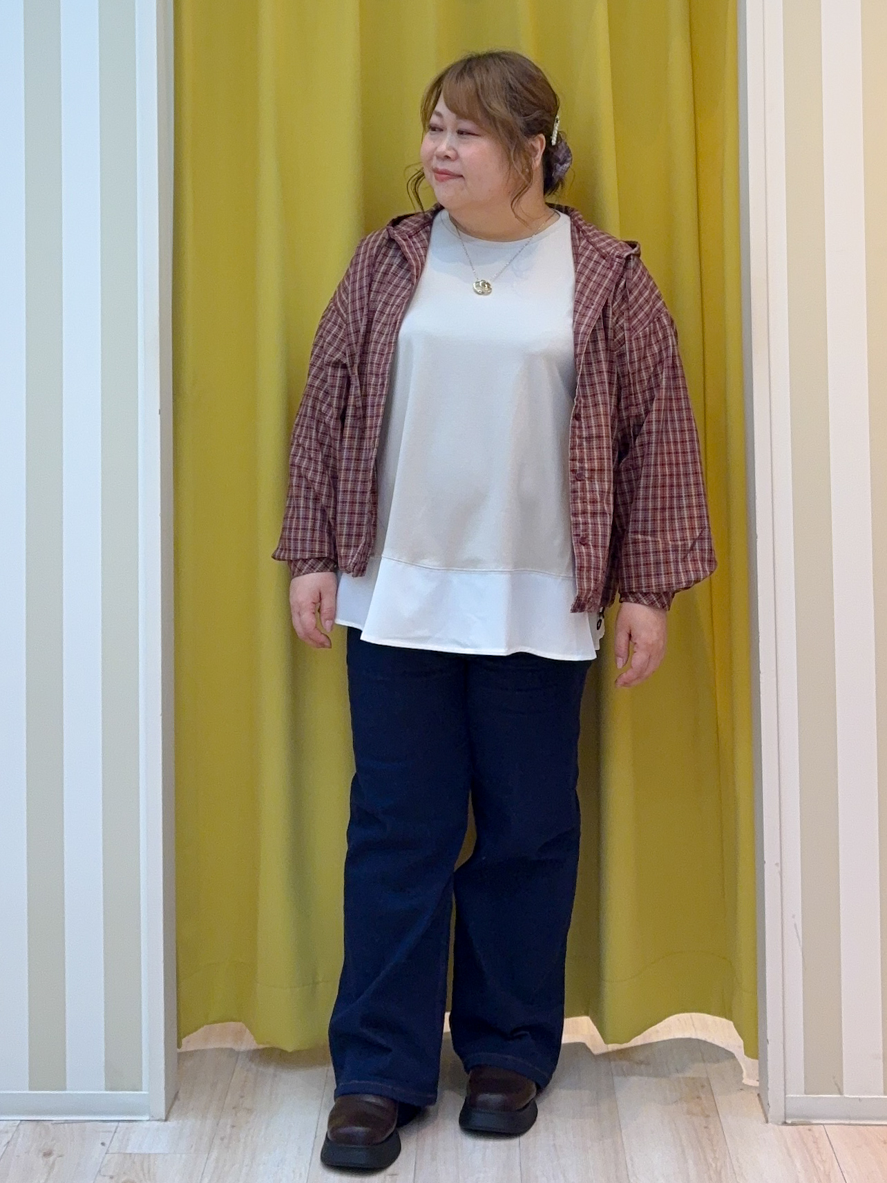 kotoさんさんの「SHOO･LA･RUE｜【S-LL/洗濯機可】大人カジュアルに。裾ドロスト フードチェックシャツ」を使ったコーディネート