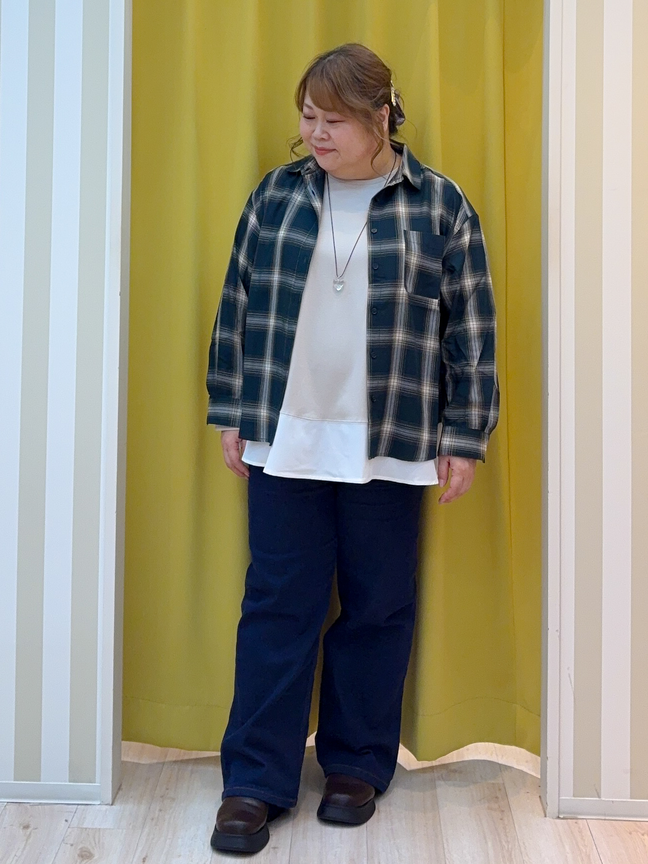 kotoさんさんの「SHOO･LA･RUE｜【洗濯後しわになりにくい/S-LL】選べる6パターン 羽織としても活躍する ベーシックシャツ」を使ったコーディネート