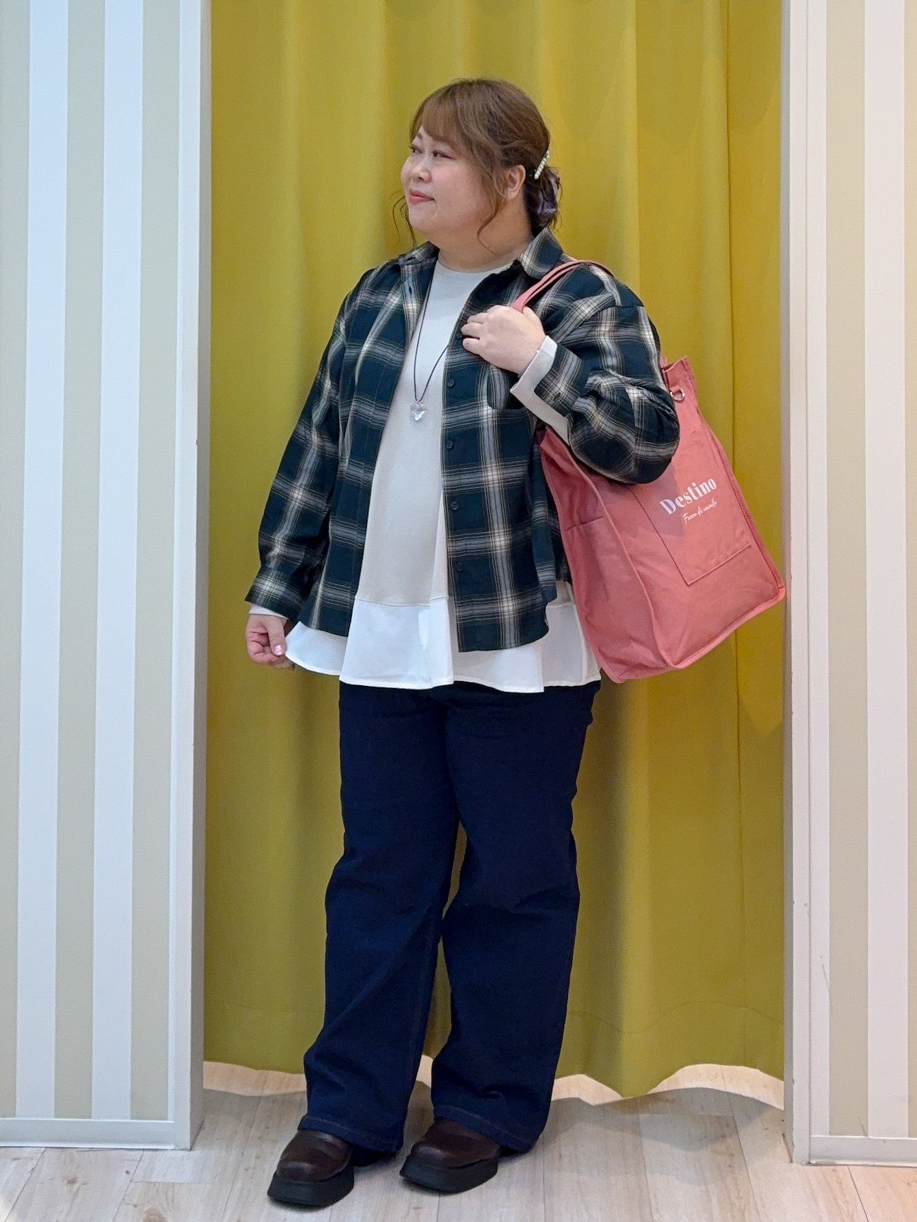 kotoさんさんの「SHOO･LA･RUE｜【洗濯後しわになりにくい/S-LL】選べる6パターン 羽織としても活躍する ベーシックシャツ」を使ったコーディネート