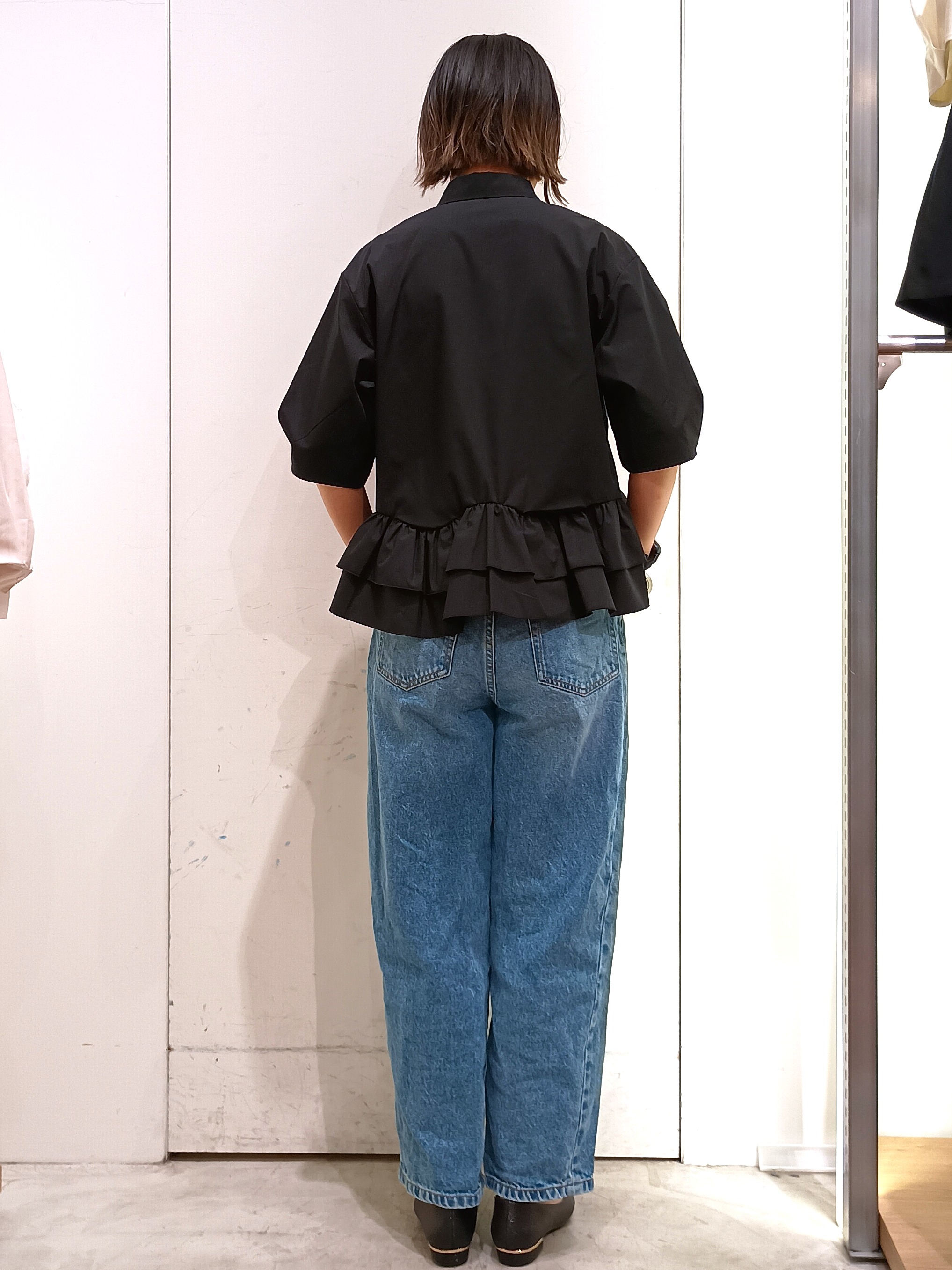 shinkoさんの「OPAQUE.CLIP｜裾ラッフルデザインブラウス【洗濯機OK】」を使ったコーディネート