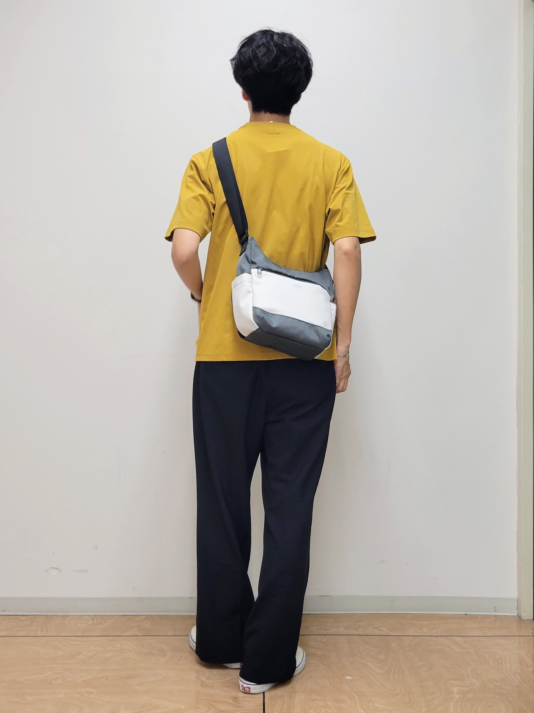 piroyaさんの「TAKEO KIKUCHI｜【汗染み軽減/接触冷感】フェイクレイヤード ワンポイント刺繍Ｔシャツ」を使ったコーディネート