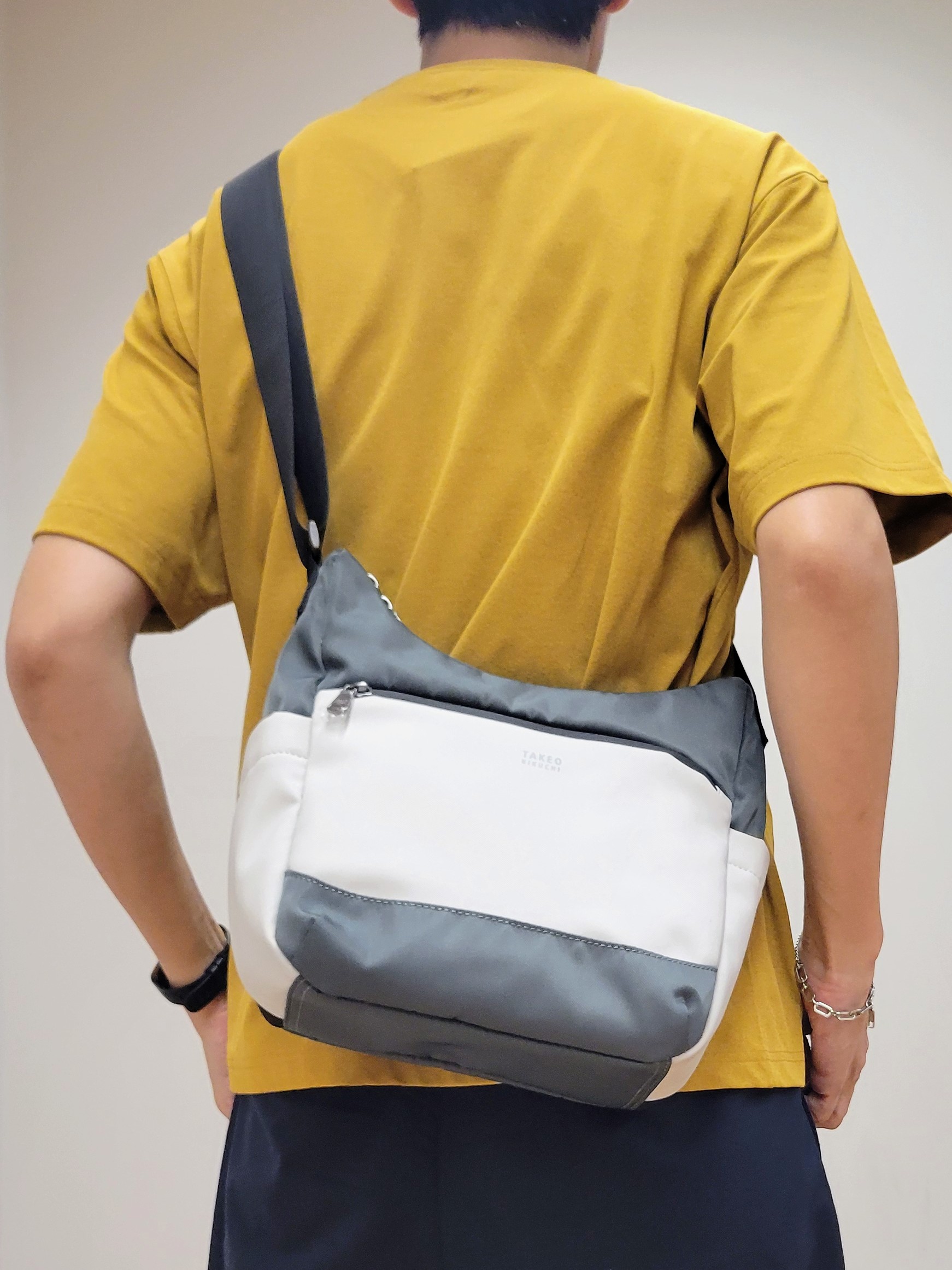 piroyaさんの「TAKEO KIKUCHI｜【汗染み軽減/接触冷感】フェイクレイヤード ワンポイント刺繍Ｔシャツ」を使ったコーディネート