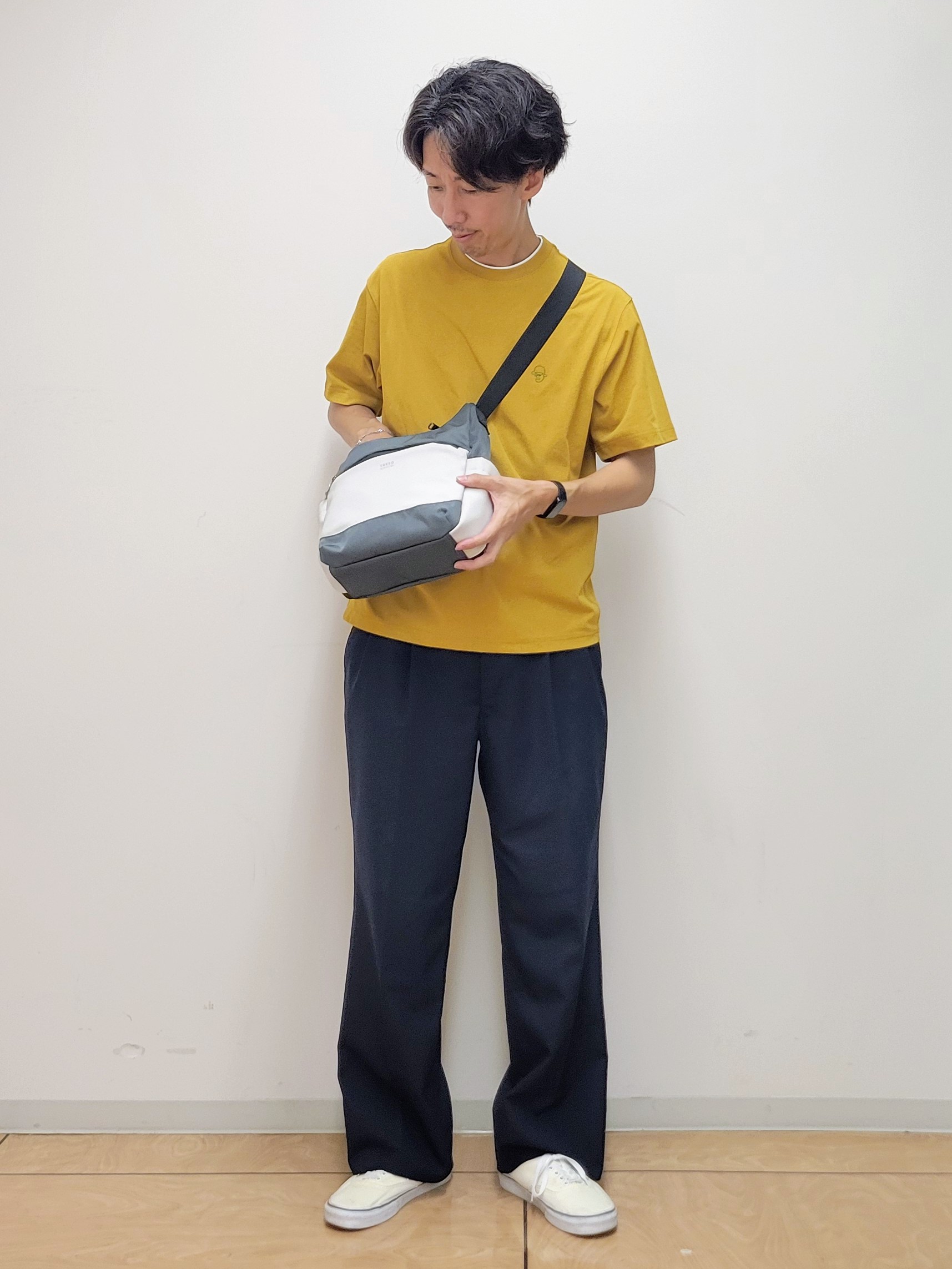 piroyaさんの「TAKEO KIKUCHI｜【汗染み軽減/接触冷感】フェイクレイヤード ワンポイント刺繍Ｔシャツ」を使ったコーディネート