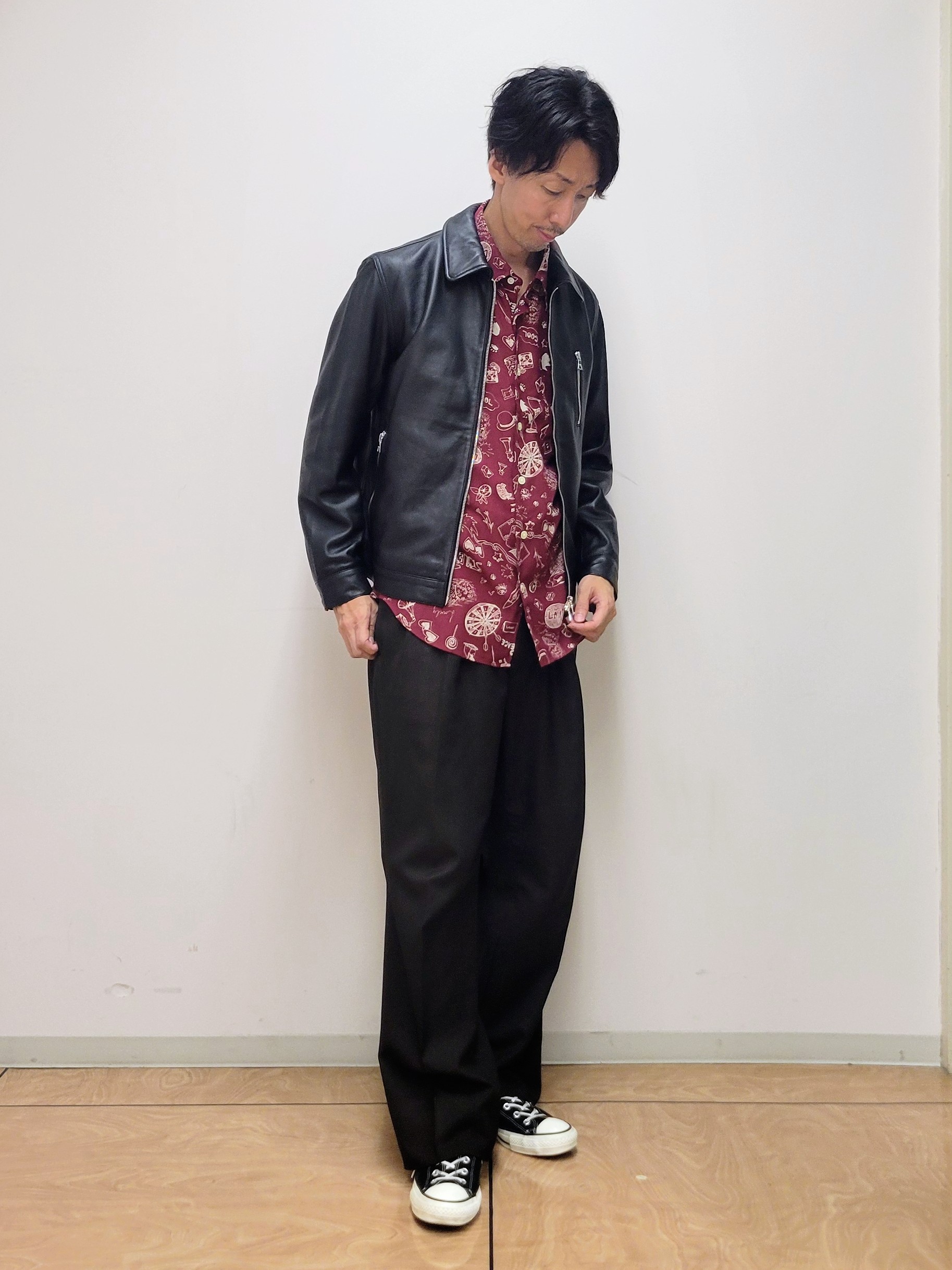 piroyaさんの「TAKEO KIKUCHI｜【BOWLER HAT LABEL】シングルレザーライダースジャケット」を使ったコーディネート