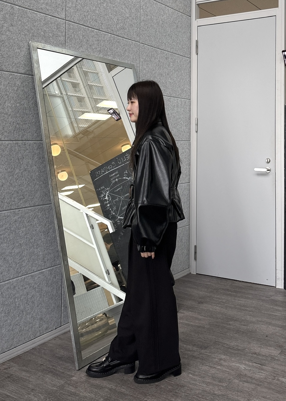 Renoさんの「INDIVI｜センターフリルストライプシャツ」を使ったコーディネート