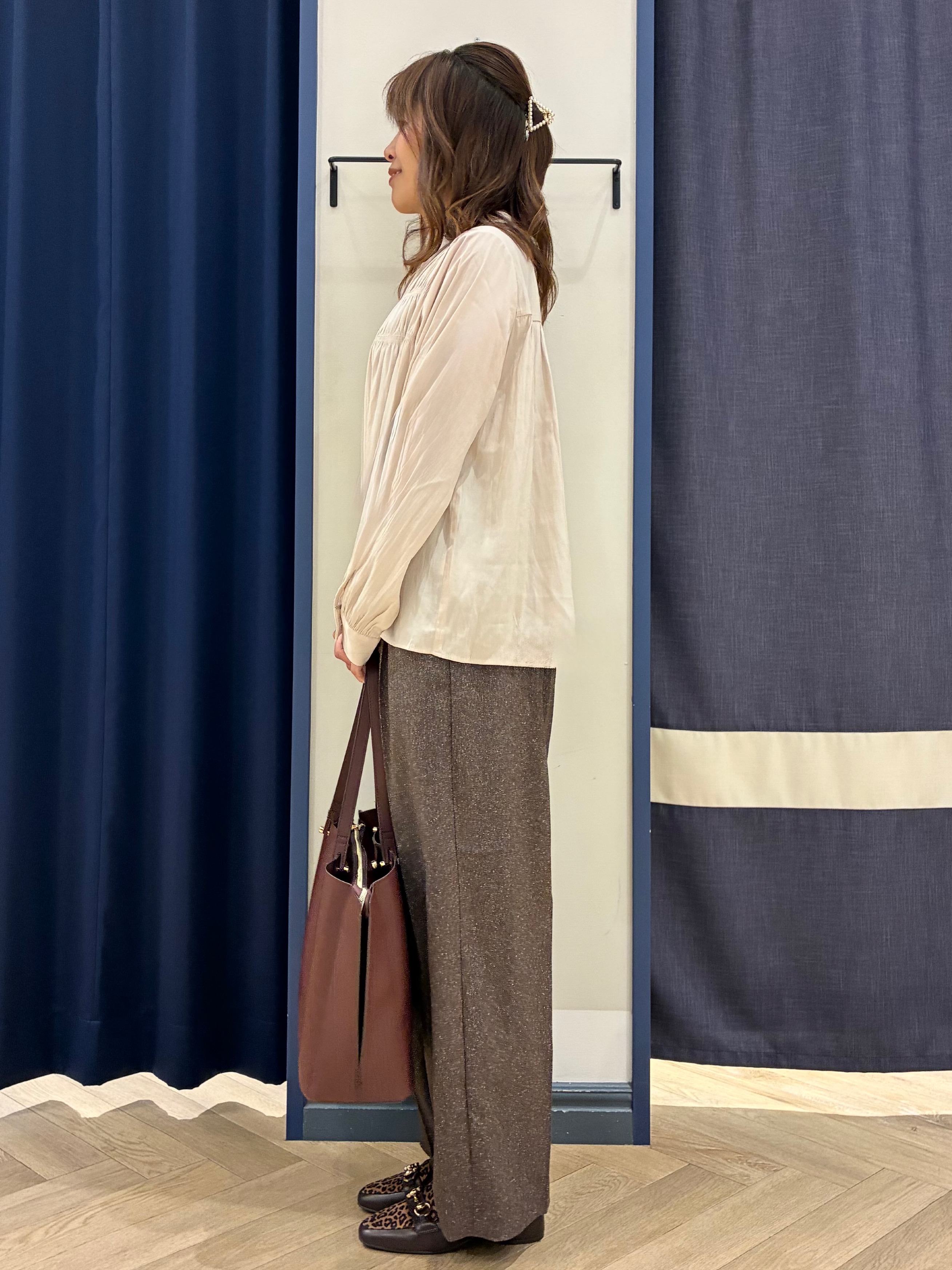 Orikaさんの「grove｜ヴィンテージサテンシャーリングブラウス」を使ったコーディネート