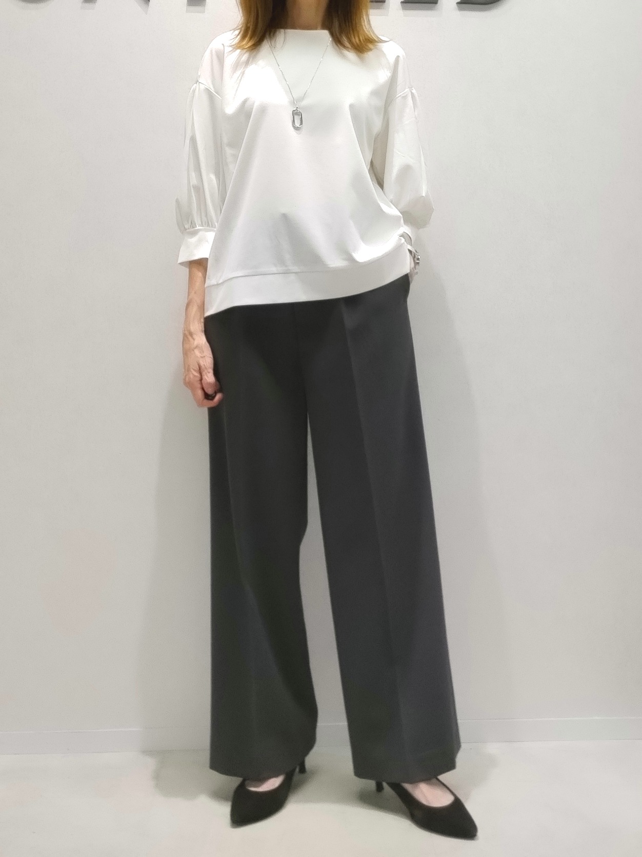 もりさんの「UNTITLED｜【楽にきれい見え/体型カバー】パフスリーブジャージトップス」を使ったコーディネート