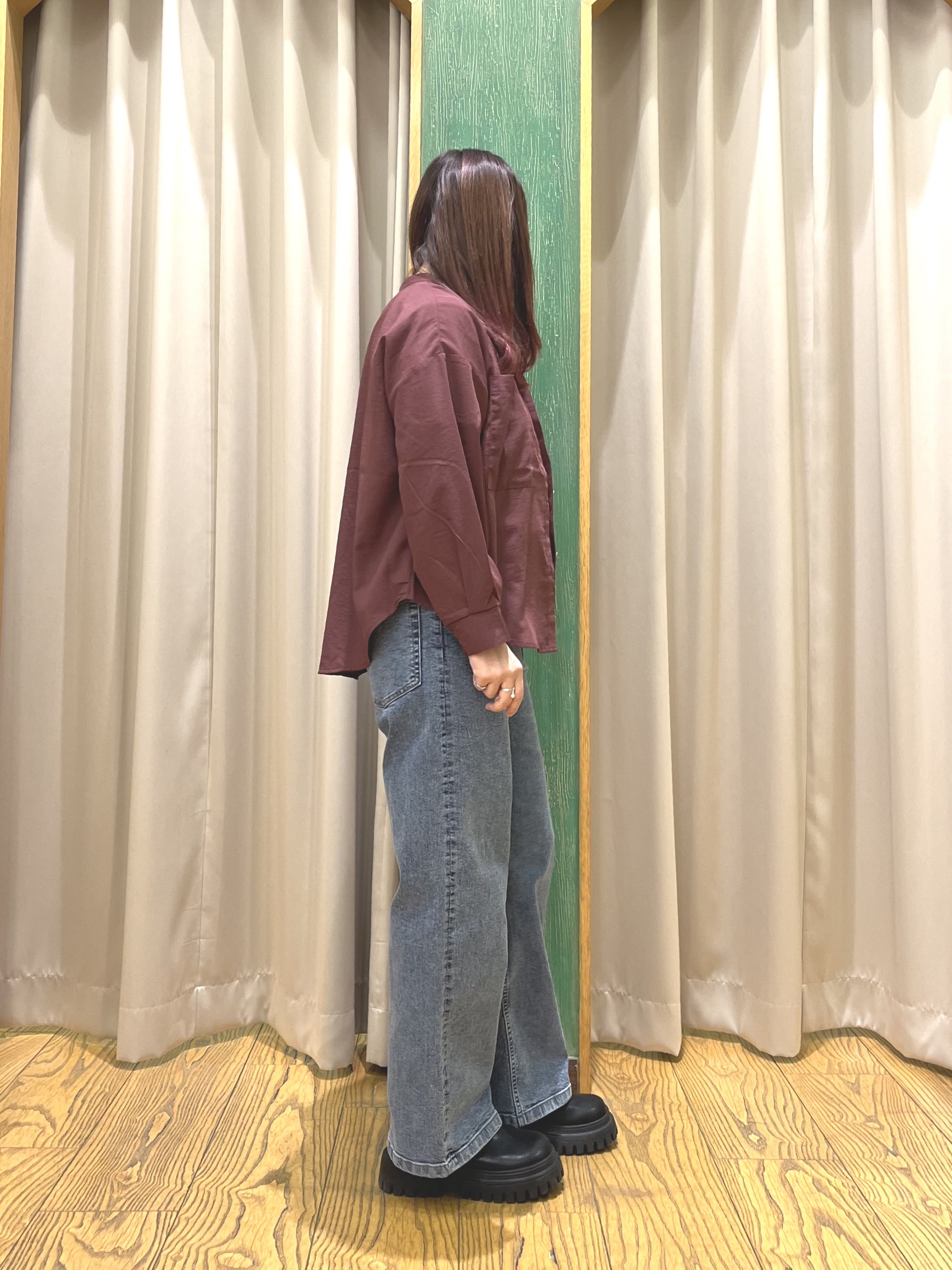 ゆっきーさんの「SHOO･LA･RUE｜【S-LL/洗濯機可】大人っぽく着られる ジェルロゴプリントTシャツ」を使ったコーディネート