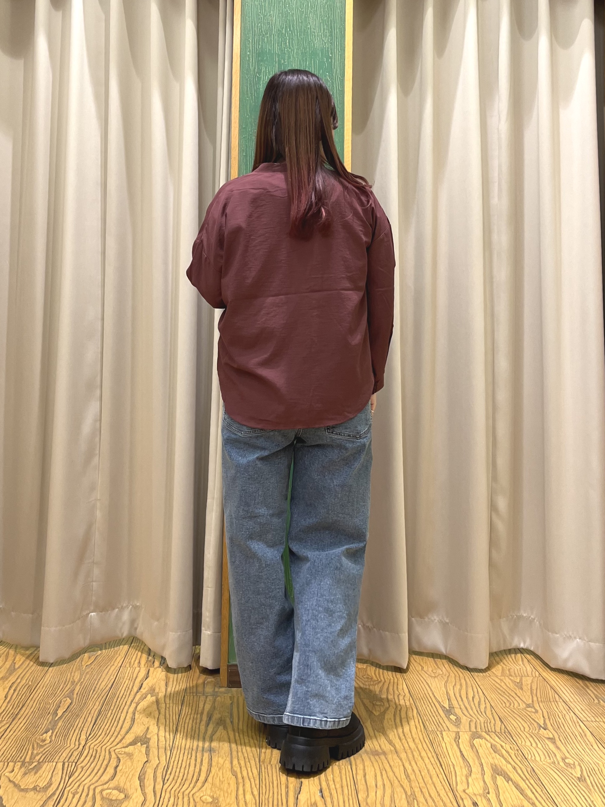 ゆっきーさんの「SHOO･LA･RUE｜【S-LL/洗濯機可】大人っぽく着られる ジェルロゴプリントTシャツ」を使ったコーディネート