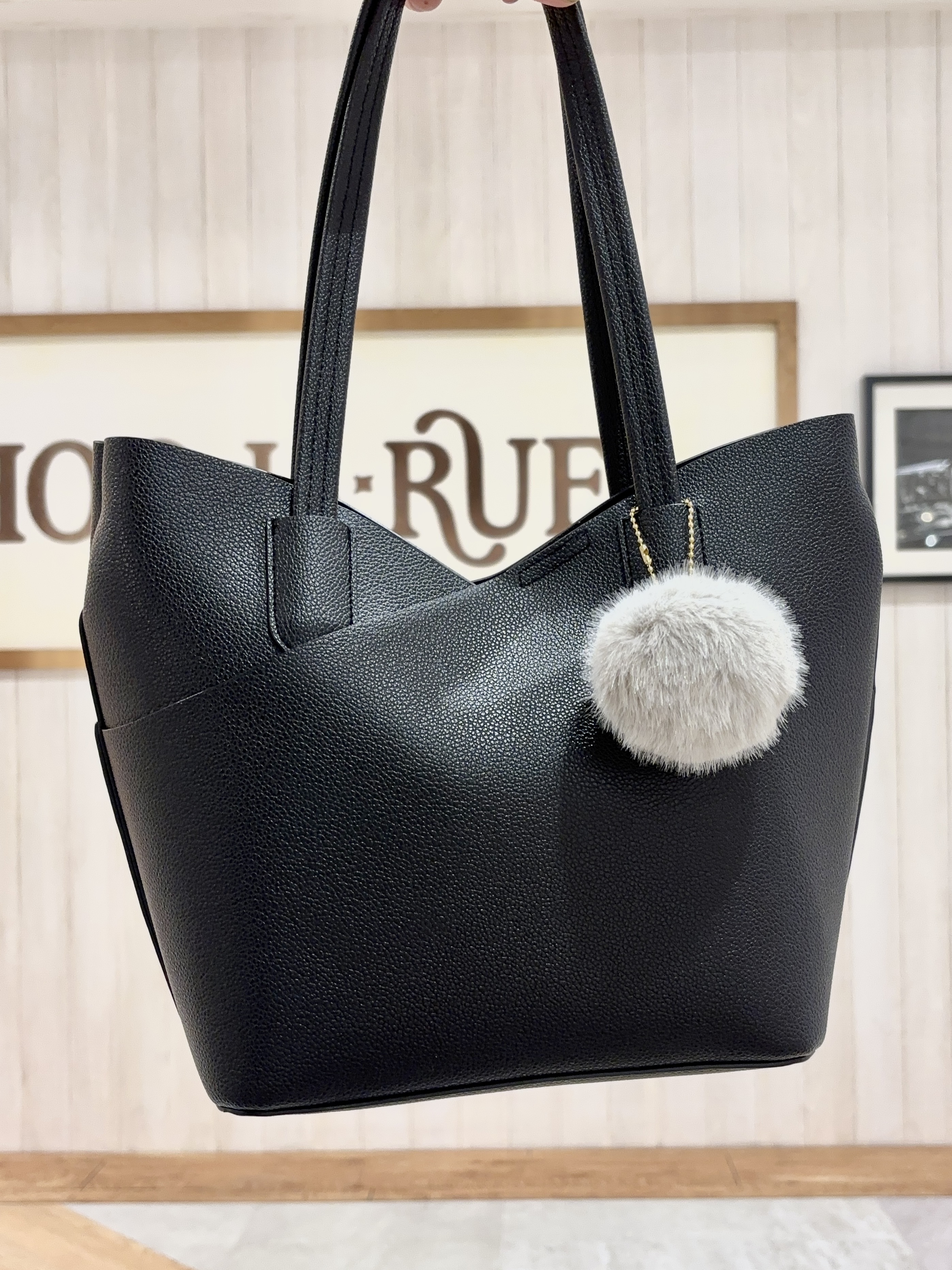 みきぽんさんの「SHOO･LA･RUE｜【洗濯後しわになりにくい/S-LL】キーネック金ボタンポケットシャツ」を使ったコーディネート