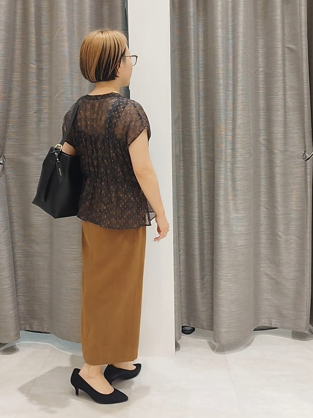 s u g iさんの「UNTITLED｜【秋映え/シアー】ヴィンテージドットブラウス」を使ったコーディネート
