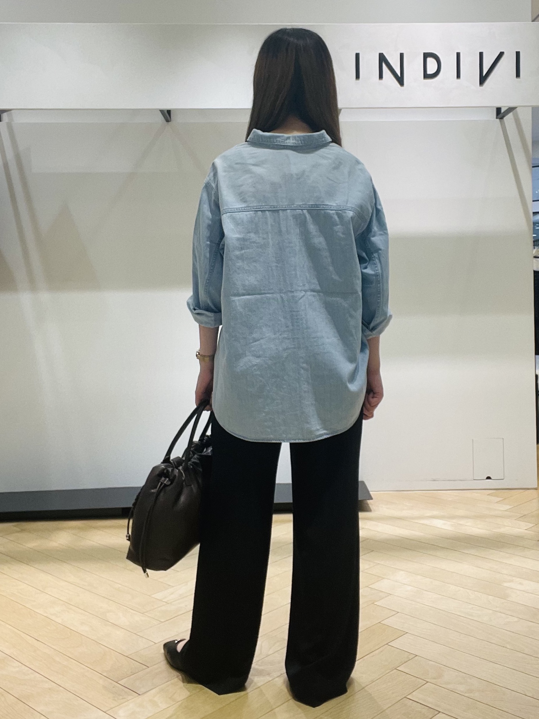 mさんの「INDIVI｜【洗える／体型カバー】ライトデニム ワークシャツ」を使ったコーディネート