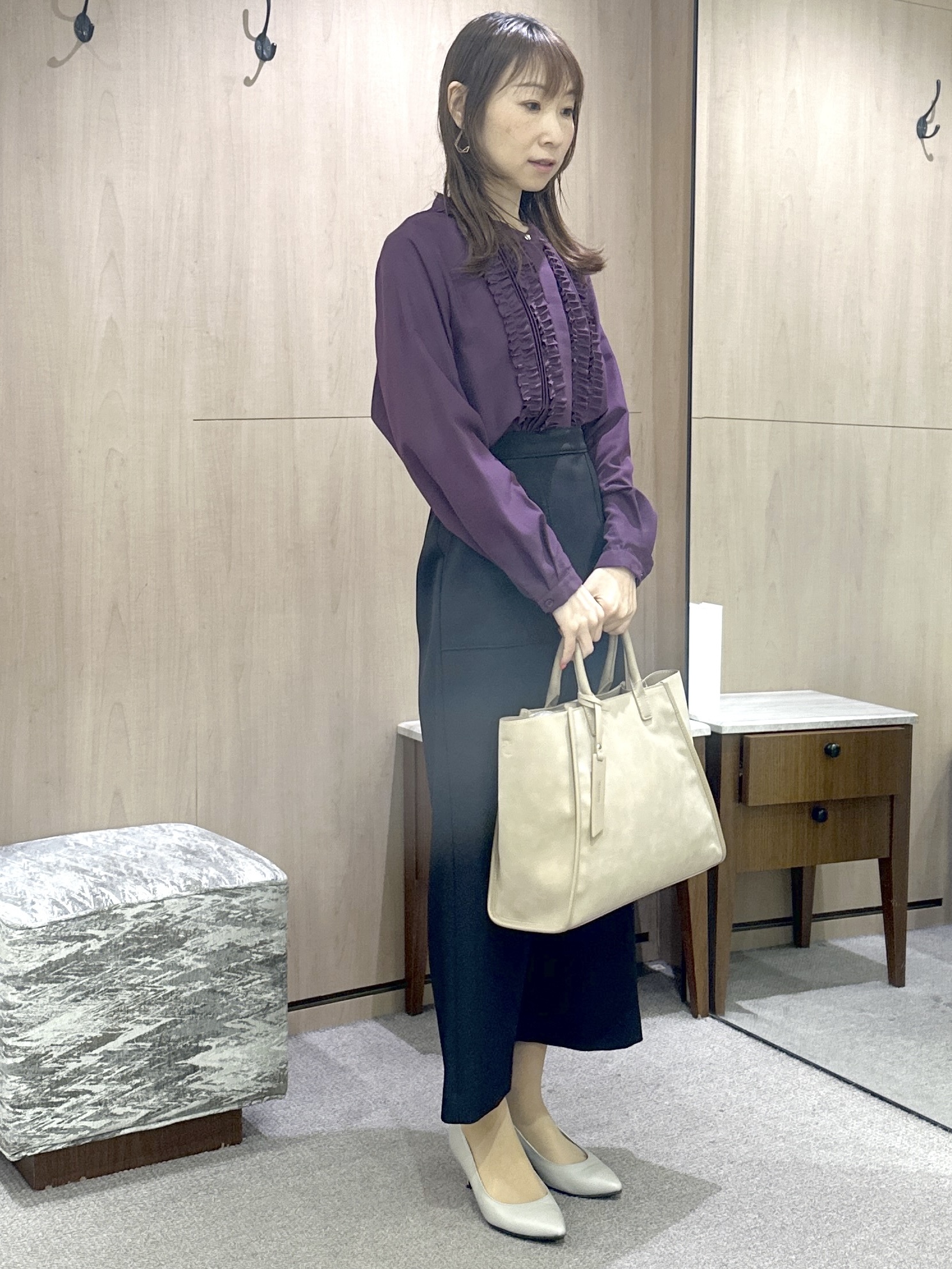 Miwaさんの「UNTITLED｜【1枚で着映え/オンオフ着回し】フリルサテンブラウス」を使ったコーディネート