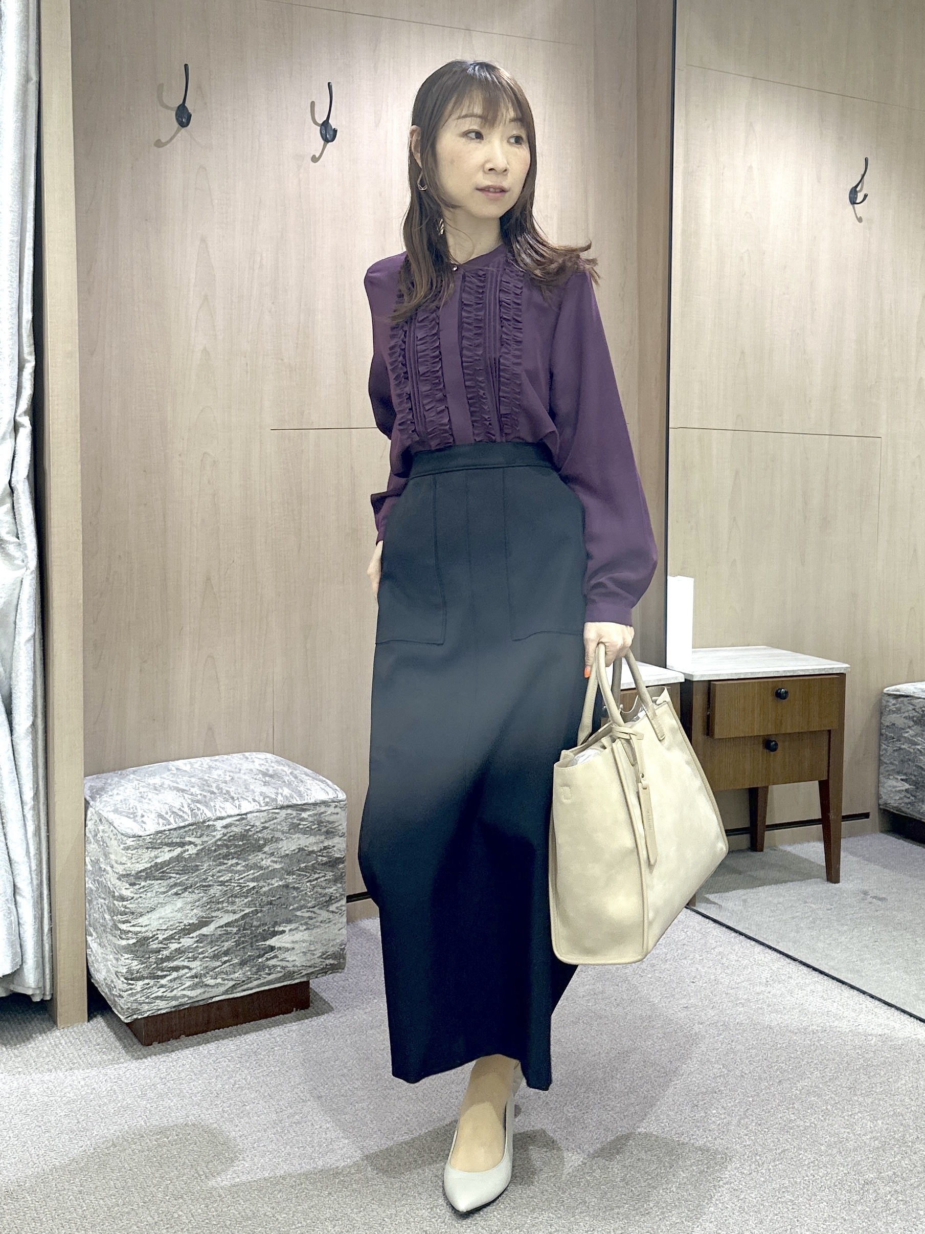 Miwaさんの「UNTITLED｜【1枚で着映え/オンオフ着回し】フリルサテンブラウス」を使ったコーディネート