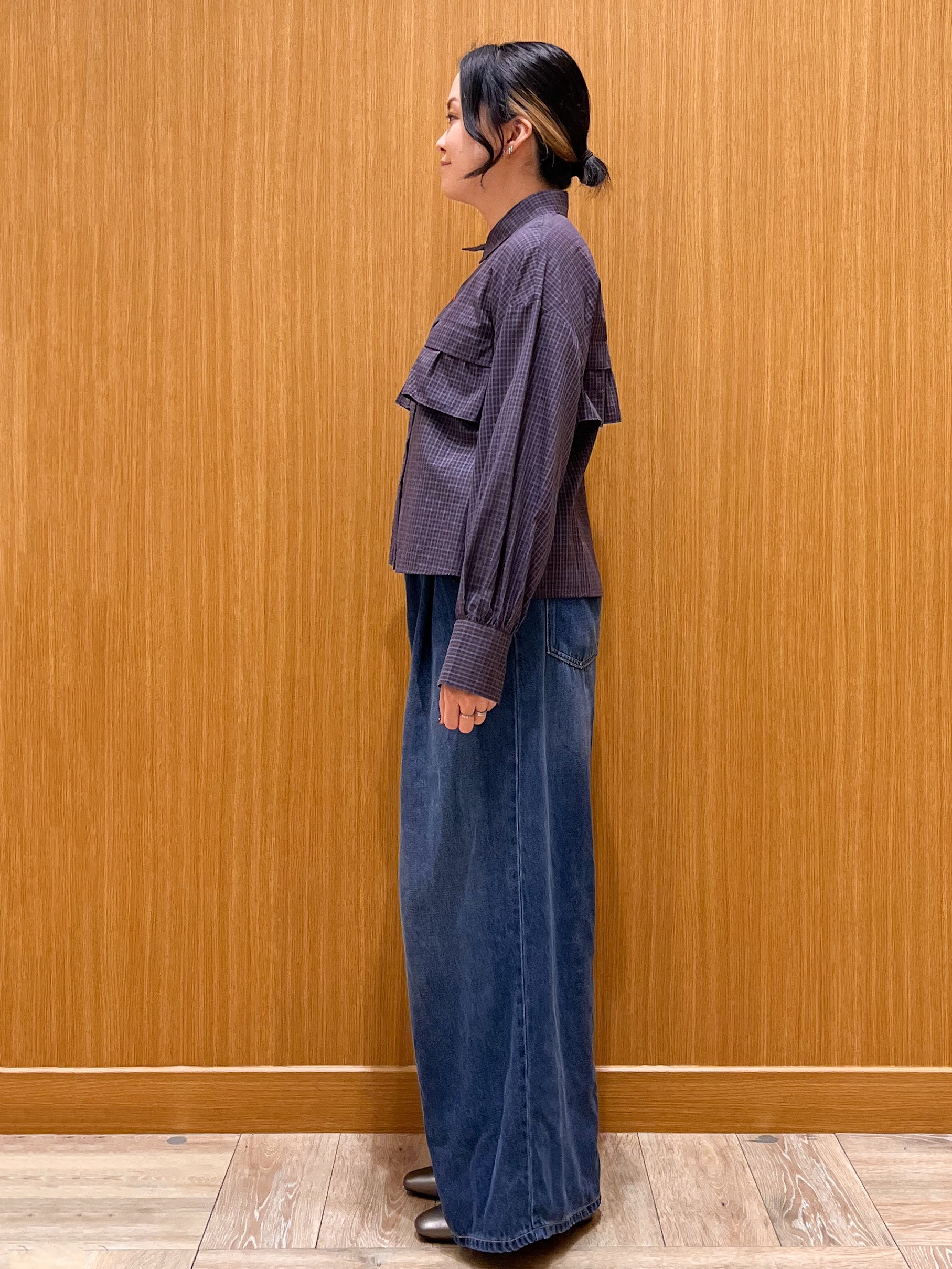 aさんの「OPAQUE.CLIP｜シアーチェック フロントフリルショートシャツ【洗濯機OK】」を使ったコーディネート