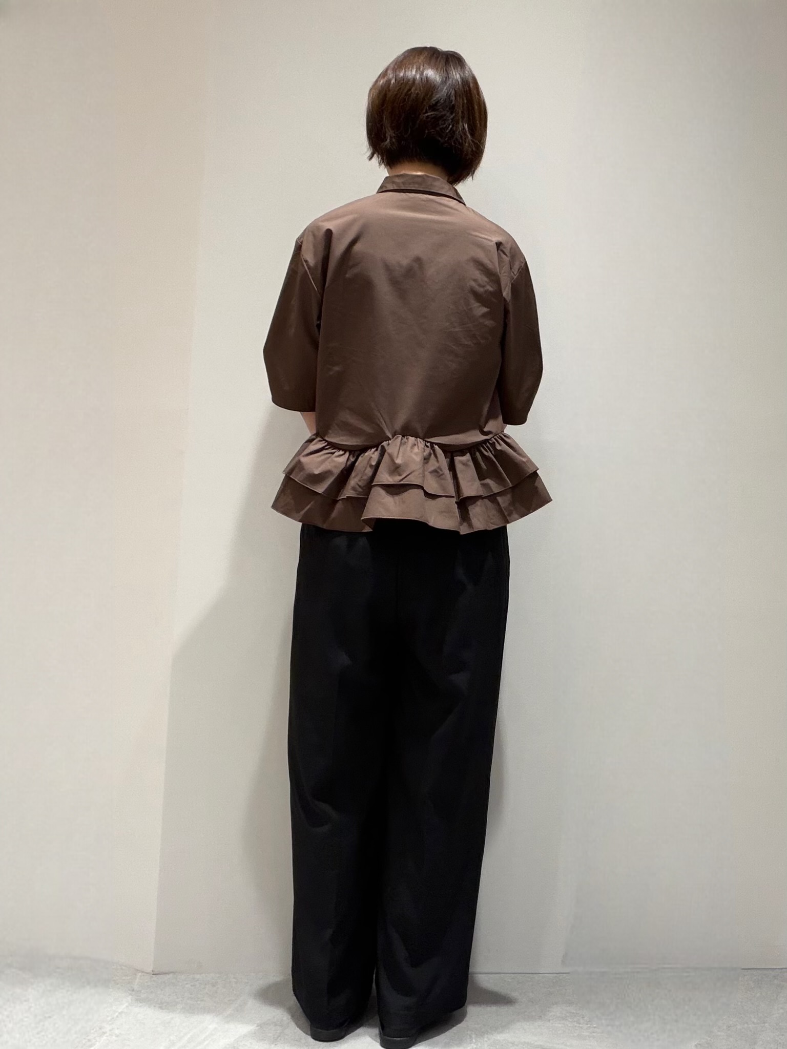 ふなきちさんの「OPAQUE.CLIP｜【森絵梨佳さん着用】裾ラッフルデザインブラウス《洗濯機OK》」を使ったコーディネート