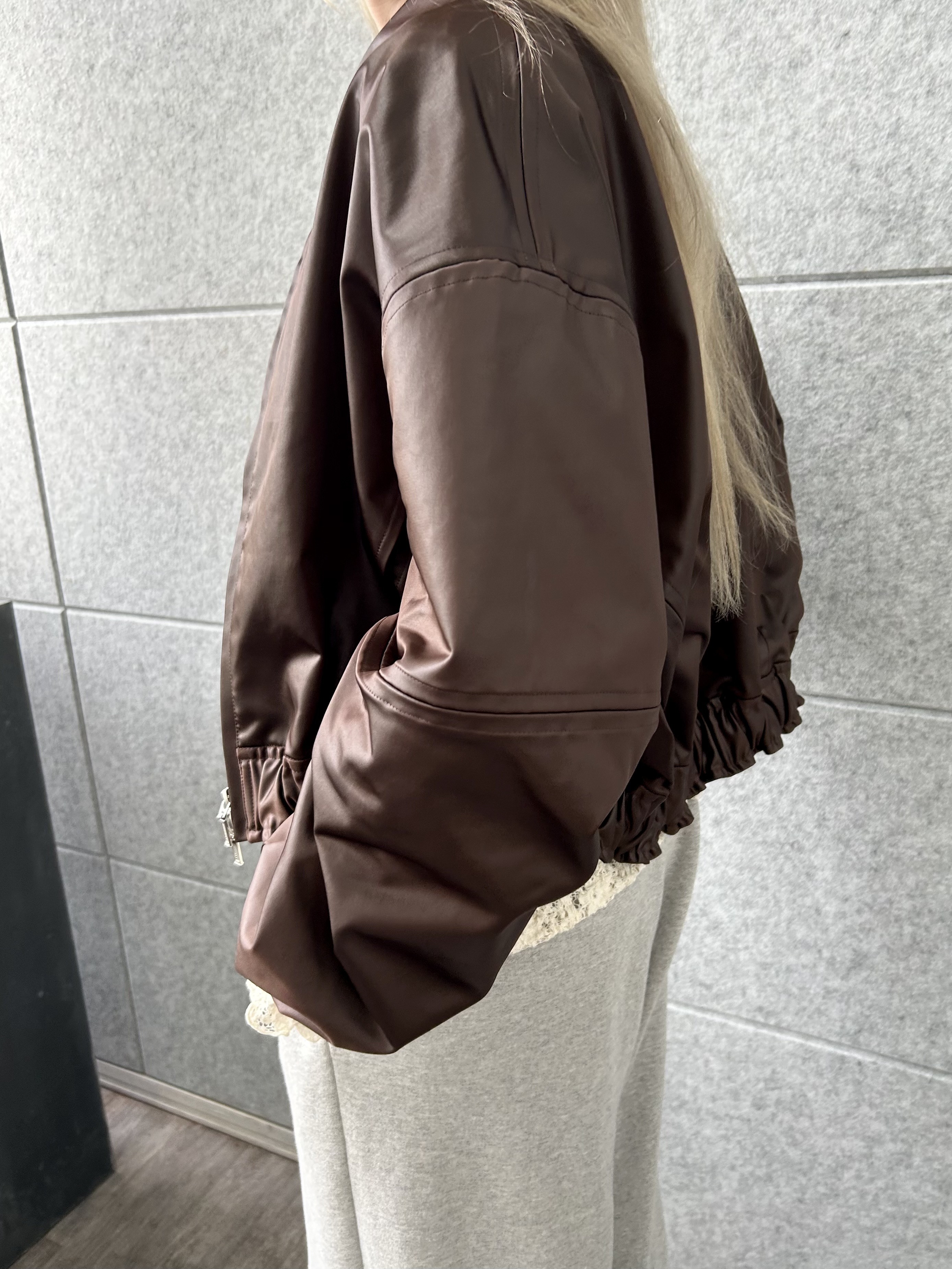 honoka Aさんの「CODE A｜【Re】satin bomber jacket」を使ったコーディネート
