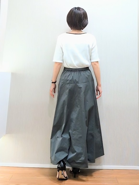 ミズタさんの「UNTITLED｜【二の腕カバー】スクエアネックテレコプルオーバー」を使ったコーディネート