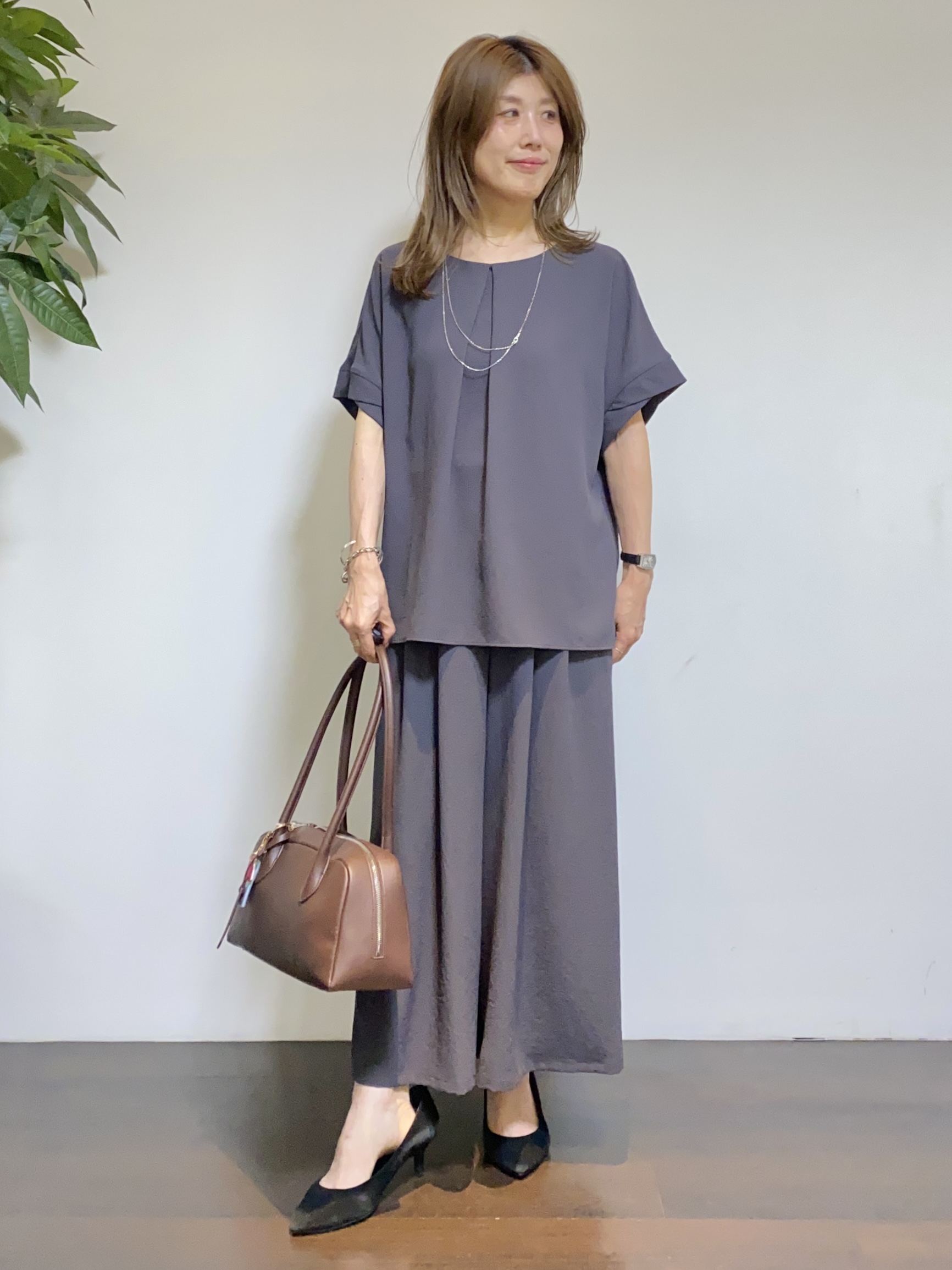 tomoさんの「UNTITLED｜【セットアップ可/UVカット/前後2WAY】リラクシーフレンチスリーブブラウス」を使ったコーディネート