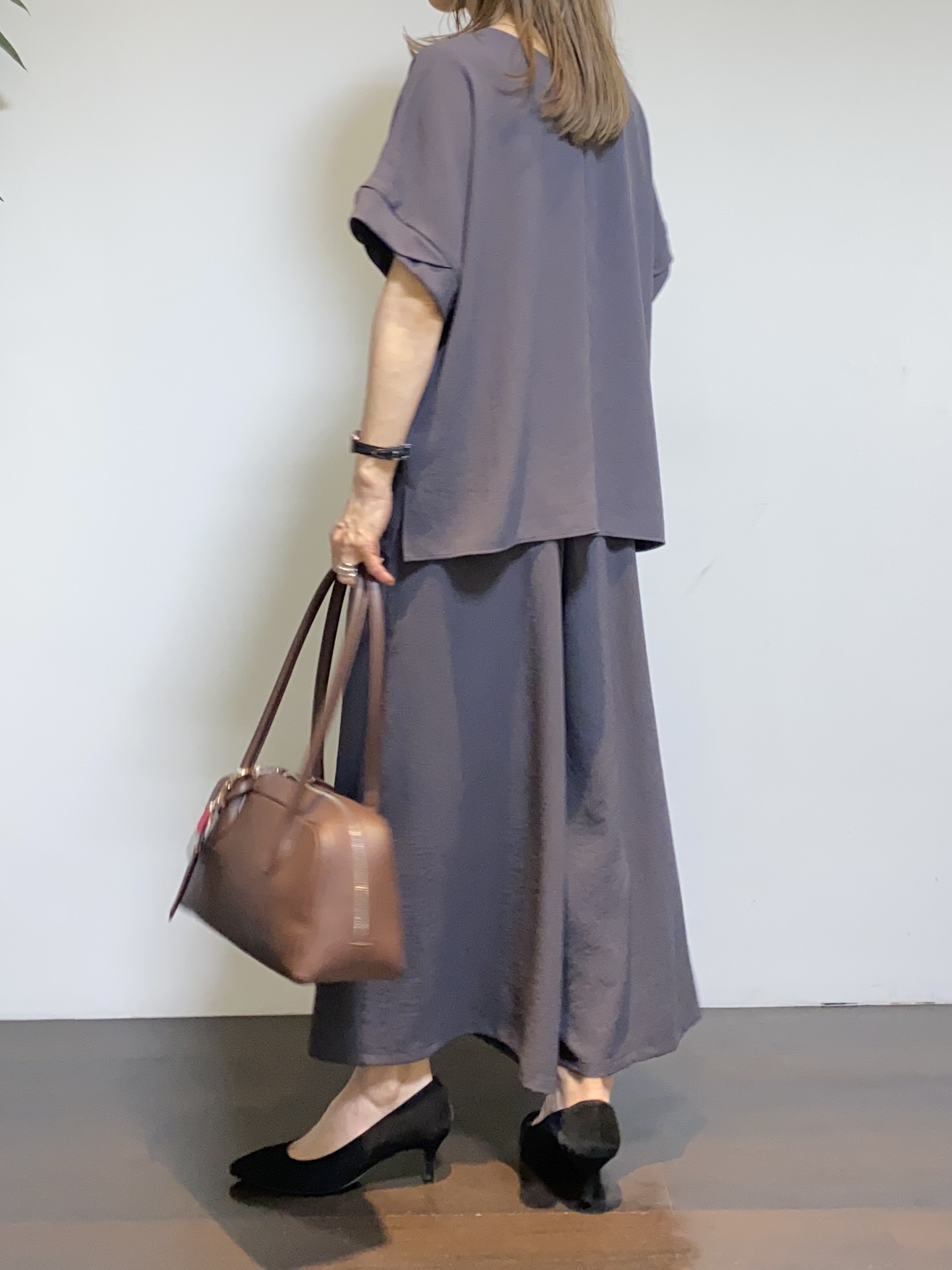 tomoさんの「UNTITLED｜【セットアップ可/UVカット/前後2WAY】リラクシーフレンチスリーブブラウス」を使ったコーディネート