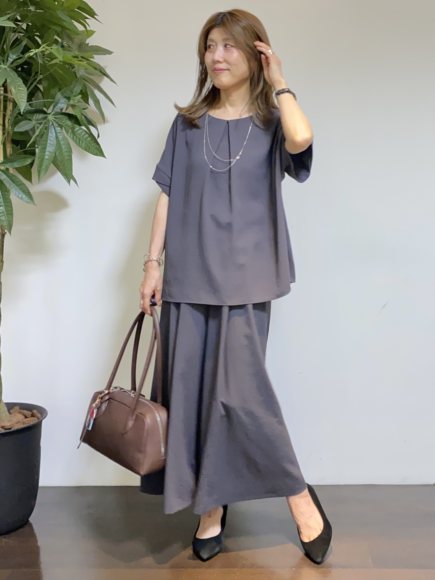 tomoさんの「UNTITLED｜【セットアップ可/UVカット/前後2WAY】リラクシーフレンチスリーブブラウス」を使ったコーディネート