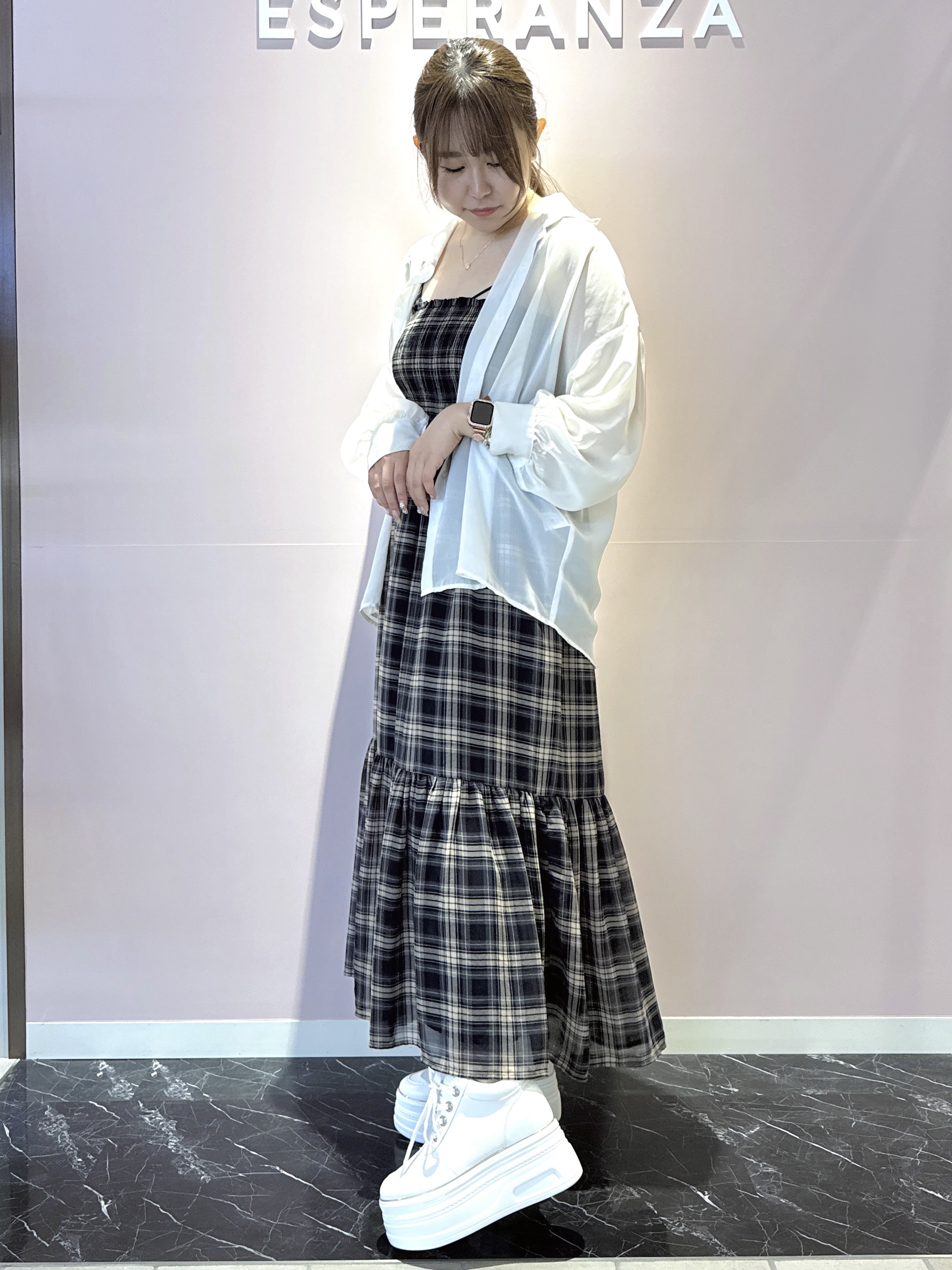 neinaさんの「ESPERANZA｜ゴールドライン厚底フラットスニーカー」を使ったコーディネート
