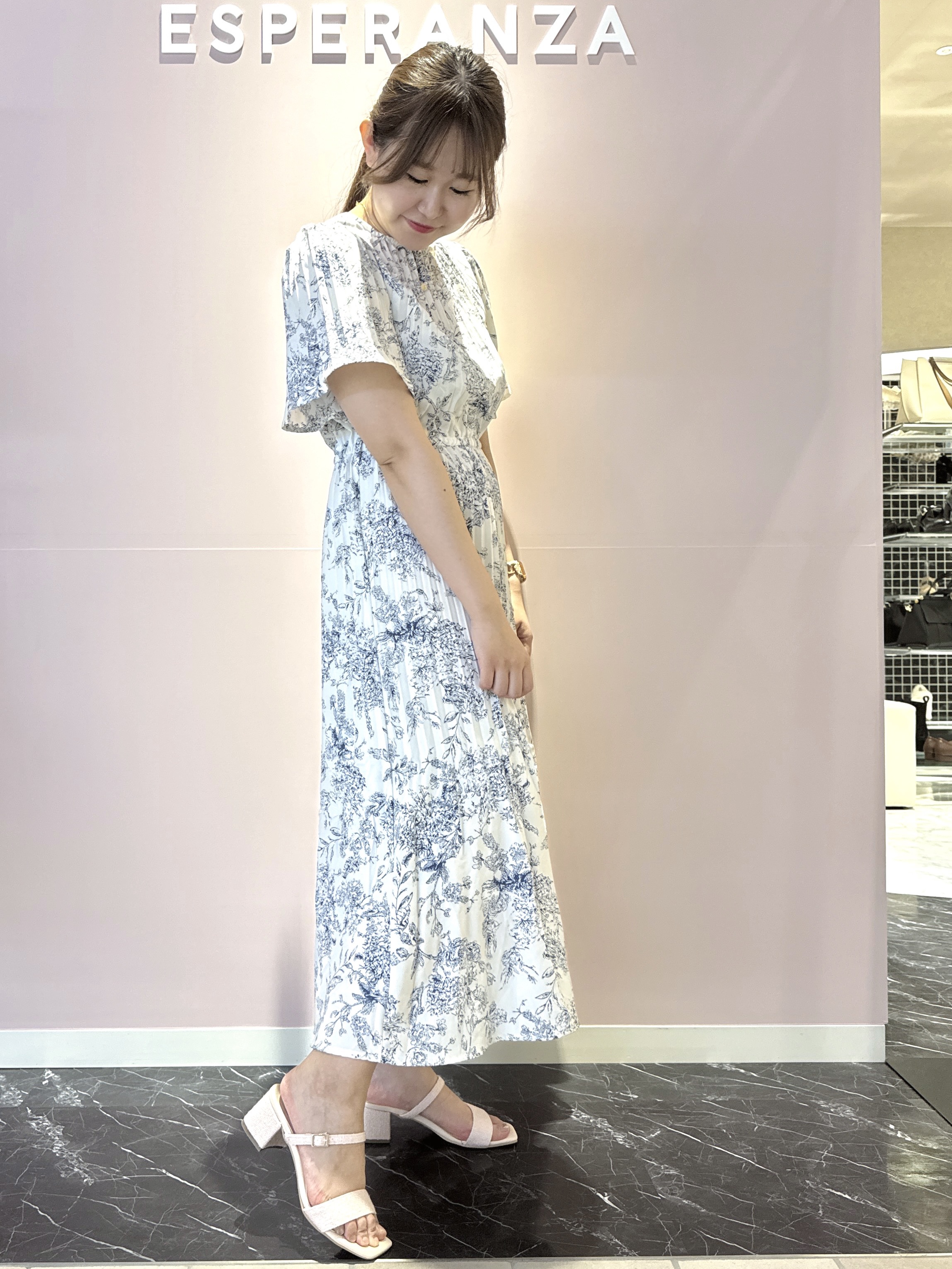 neinaさんの「ESPERANZA｜【Fur Collection】フェイクファー付き2WAYミュールサンダル」を使ったコーディネート