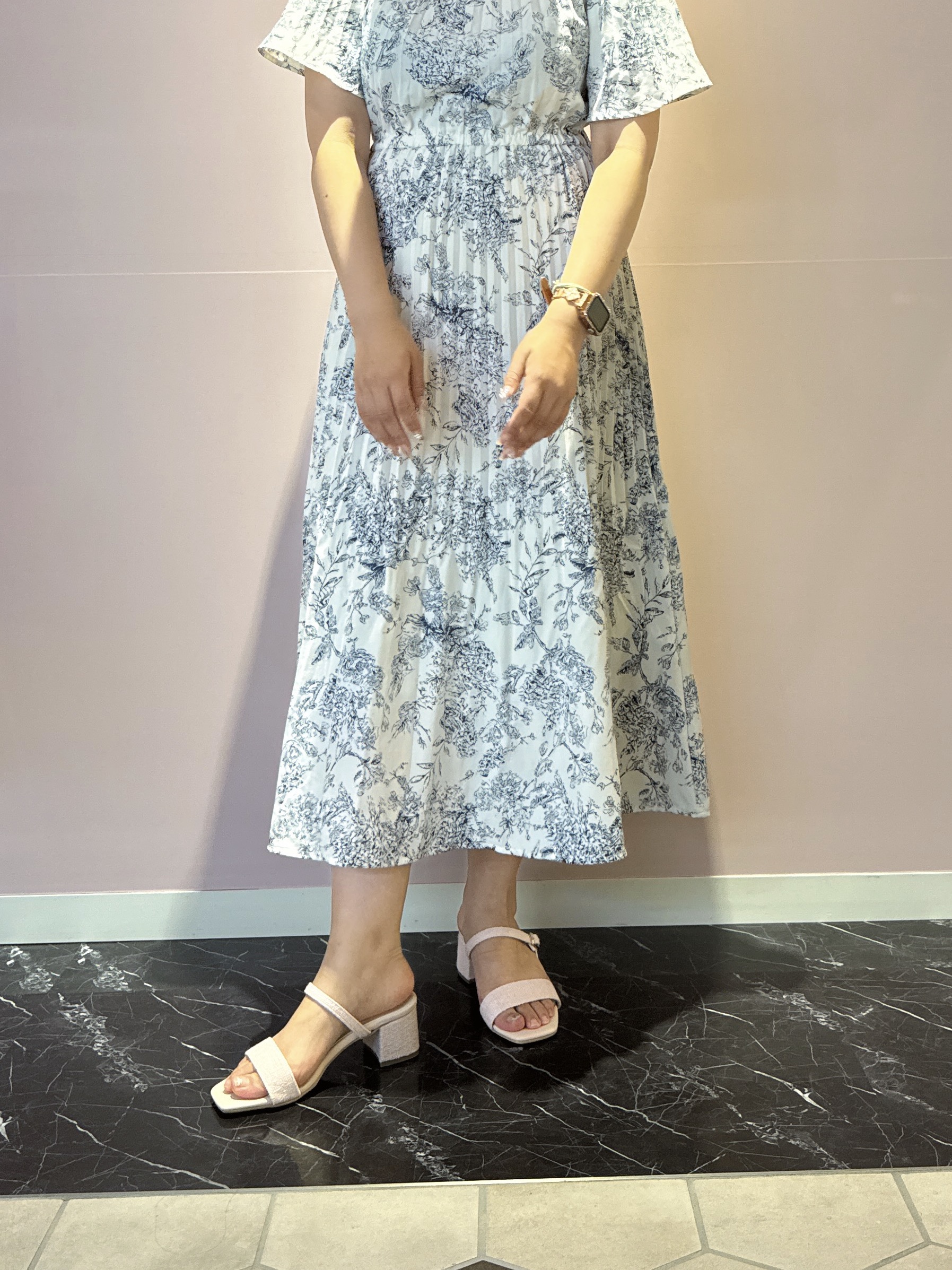 neinaさんの「ESPERANZA｜【Fur Collection】フェイクファー付き2WAYミュールサンダル」を使ったコーディネート